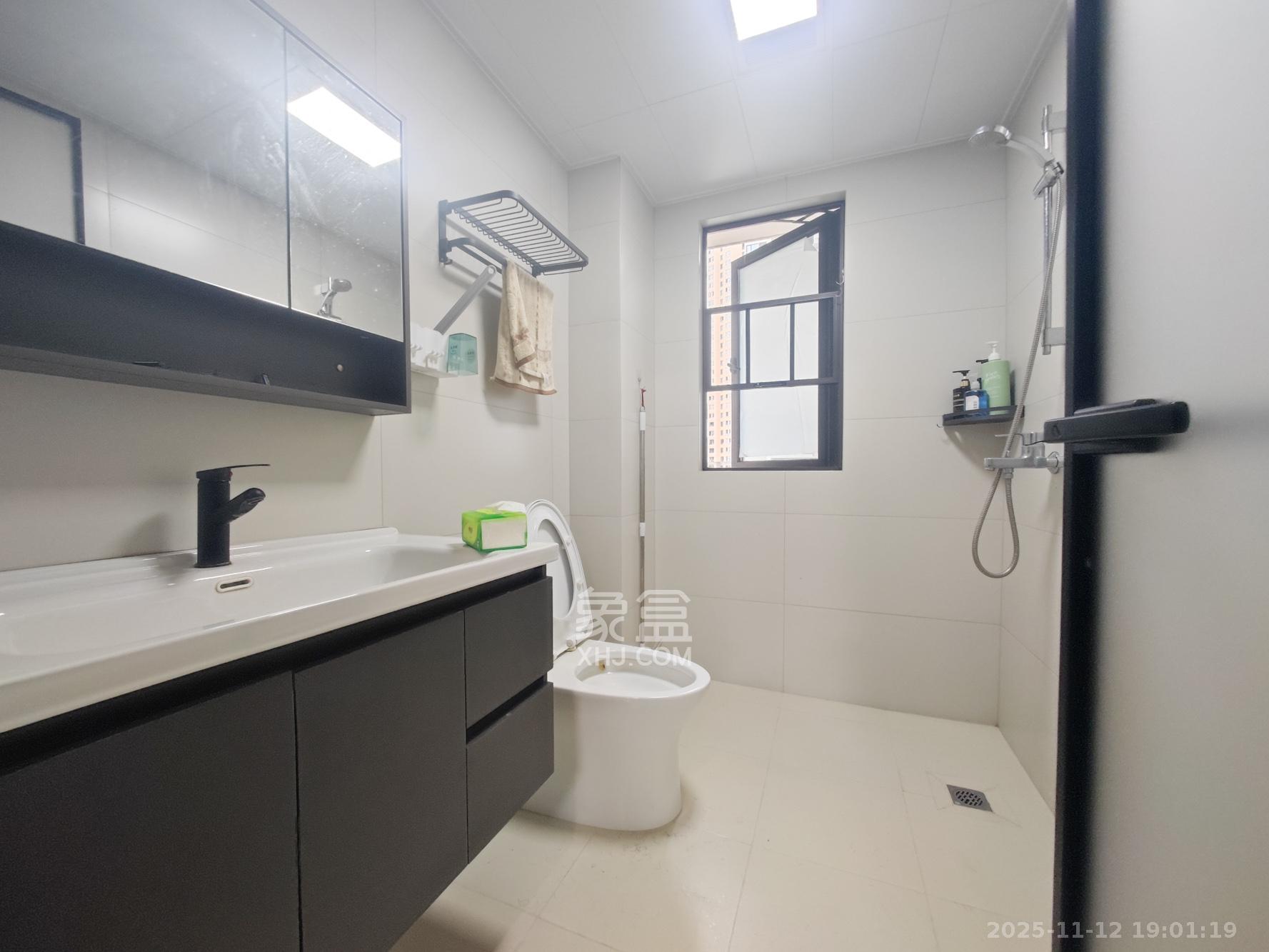 润和翰文府  4室2厅2卫    130.0万卫生间