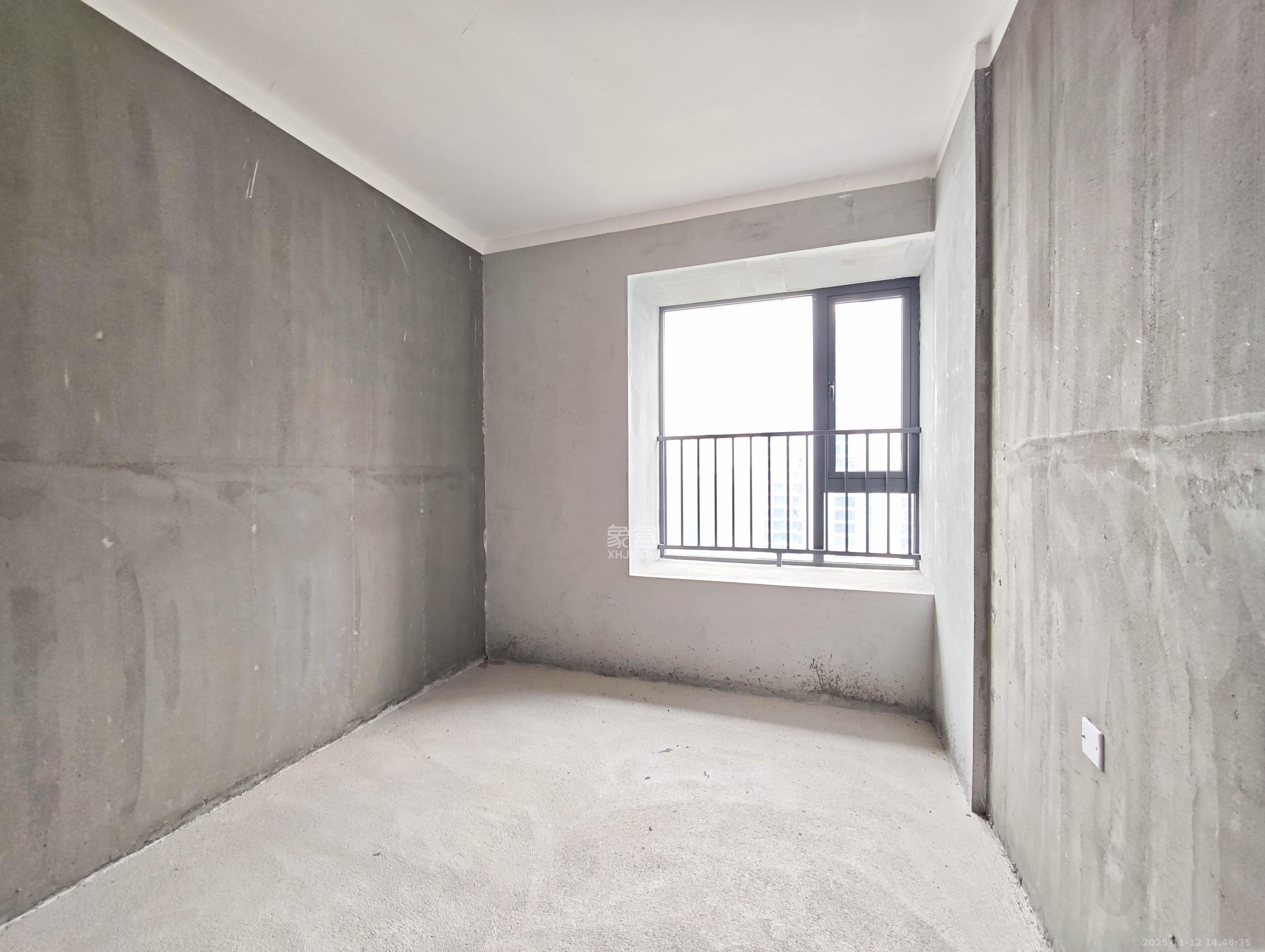 融创会展上东区 5室2厅3卫 180.0万 融创会展上东区 5室2厅3卫 180.0万卧室