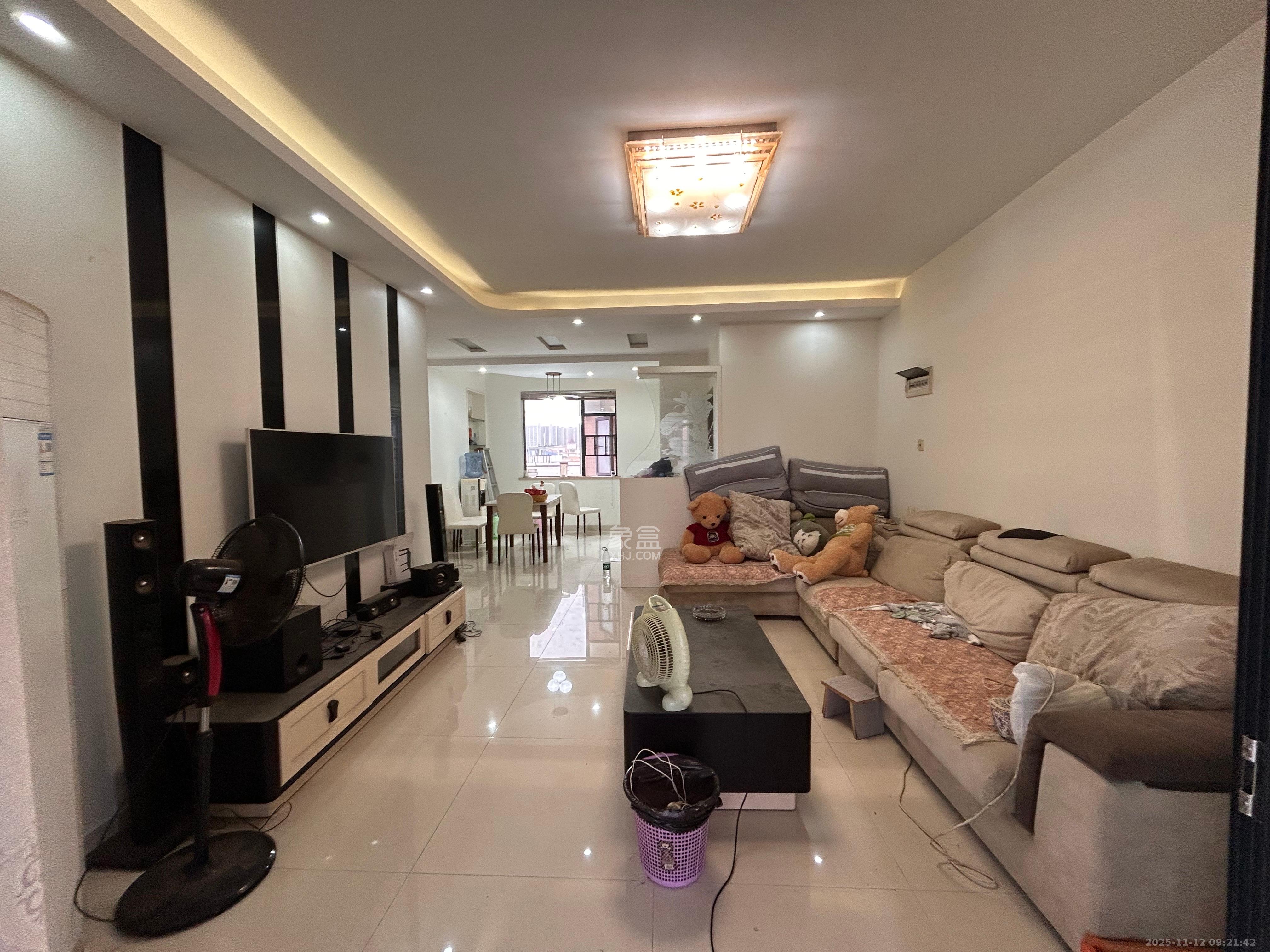 天元涉外景园B区  3室2厅2卫    2600.0元/月室内图1