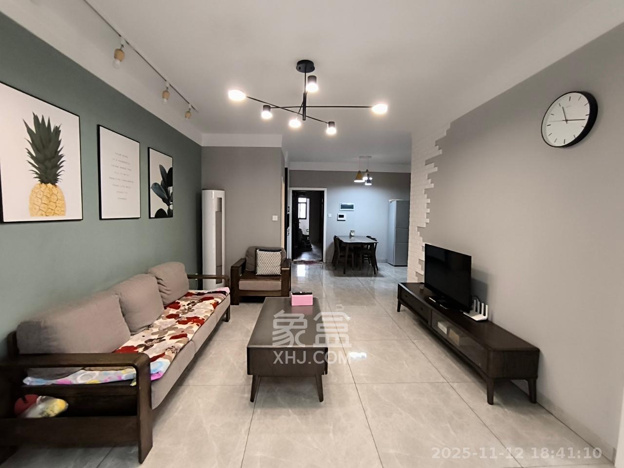 洋湖时代  3室2厅1卫    2100.0元/月