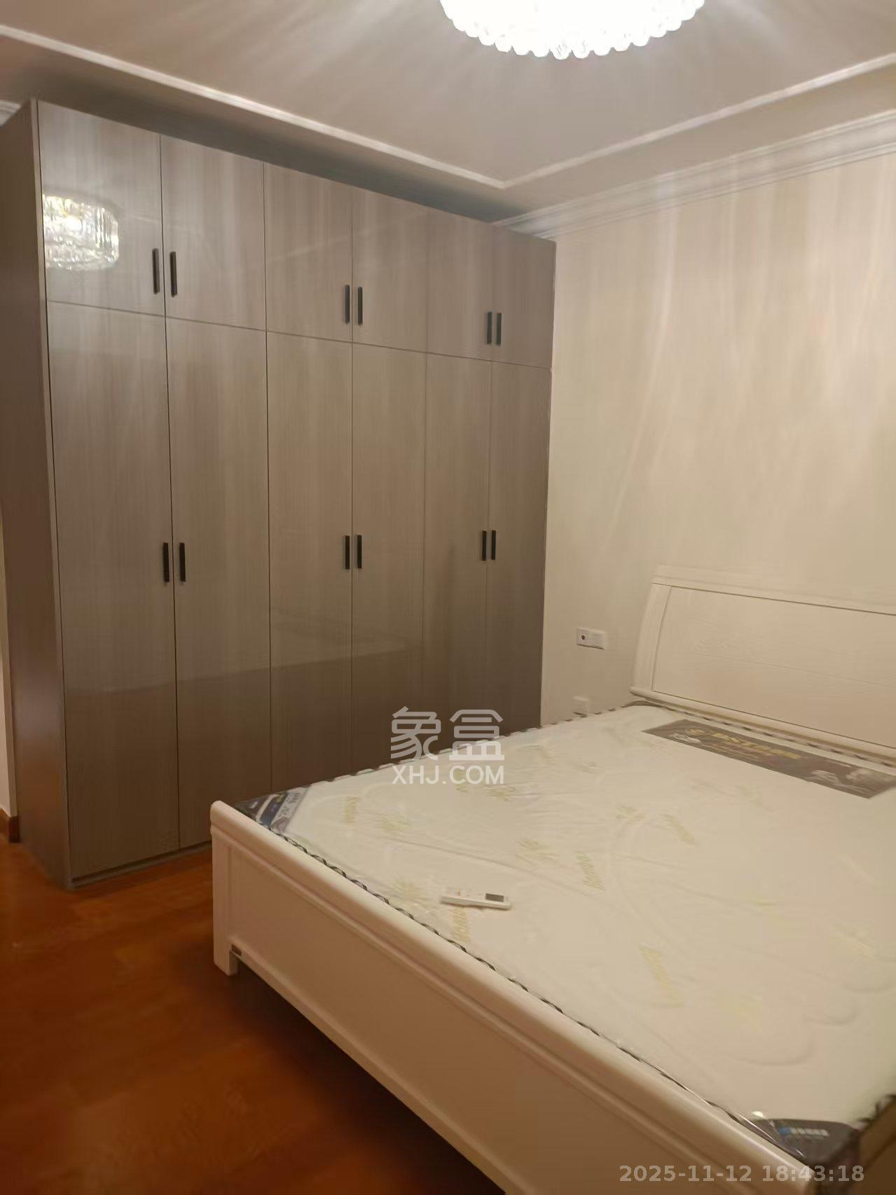 恒大书香门第  4室2厅2卫    1800.0元/月室内图