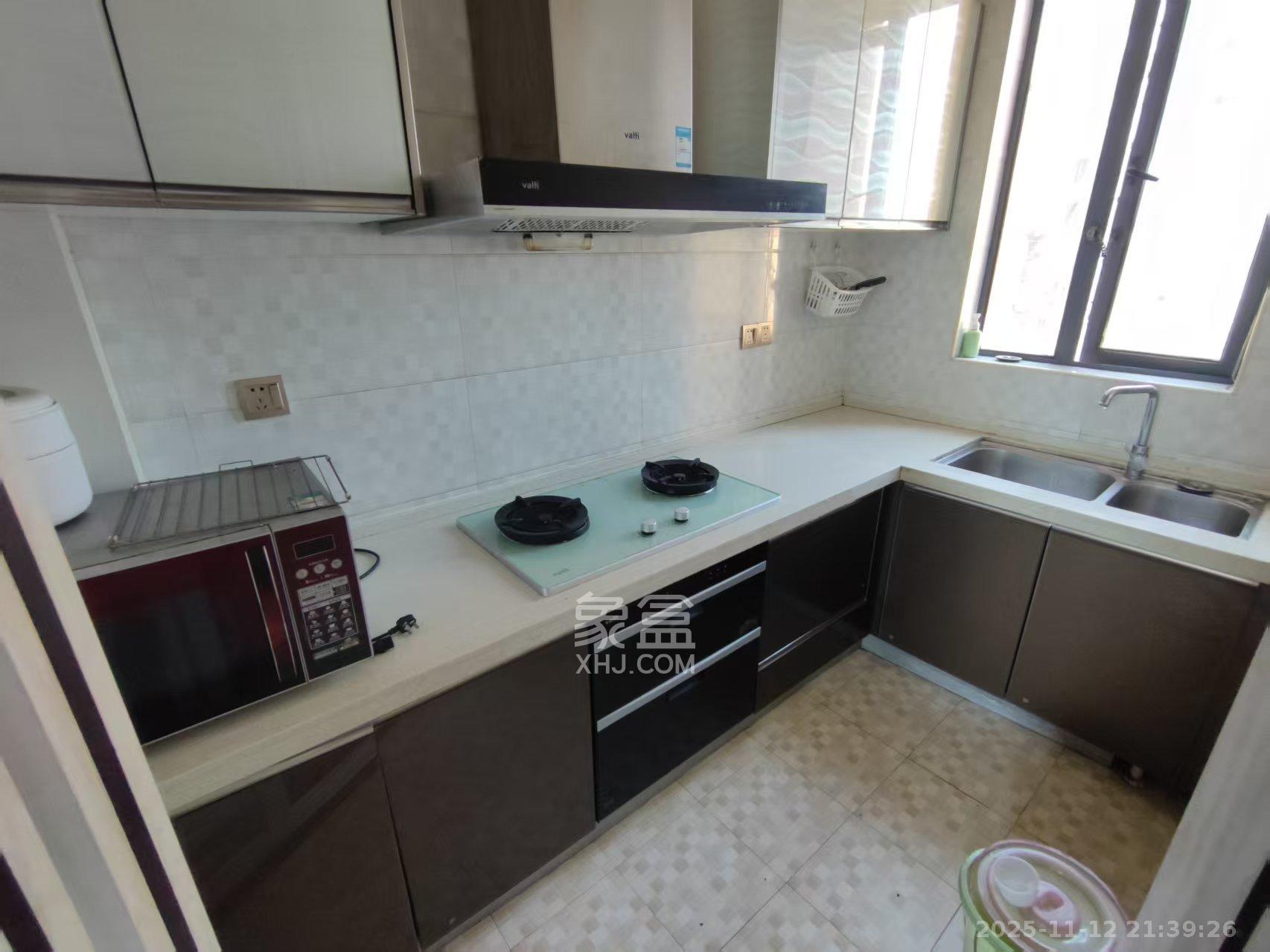 荣盛花语馨苑  3室2厅1卫    2600.0元/月室内图