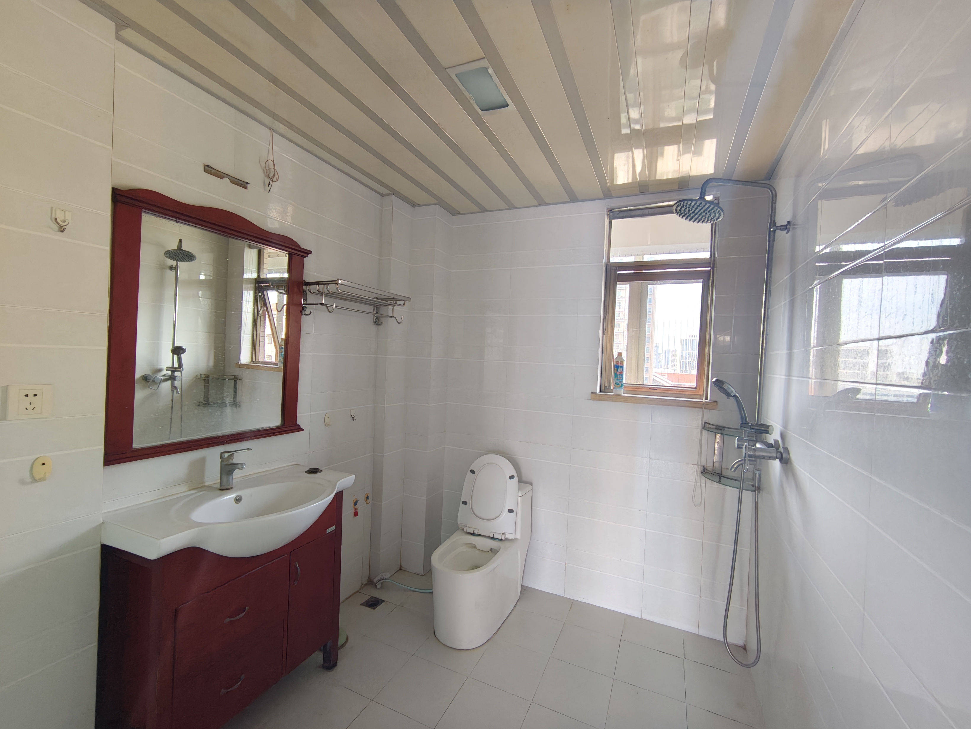 蓝海佳园 4室2厅2卫 3400.0元/月 蓝海佳园 4室2厅2卫 3400.0元/月室内图