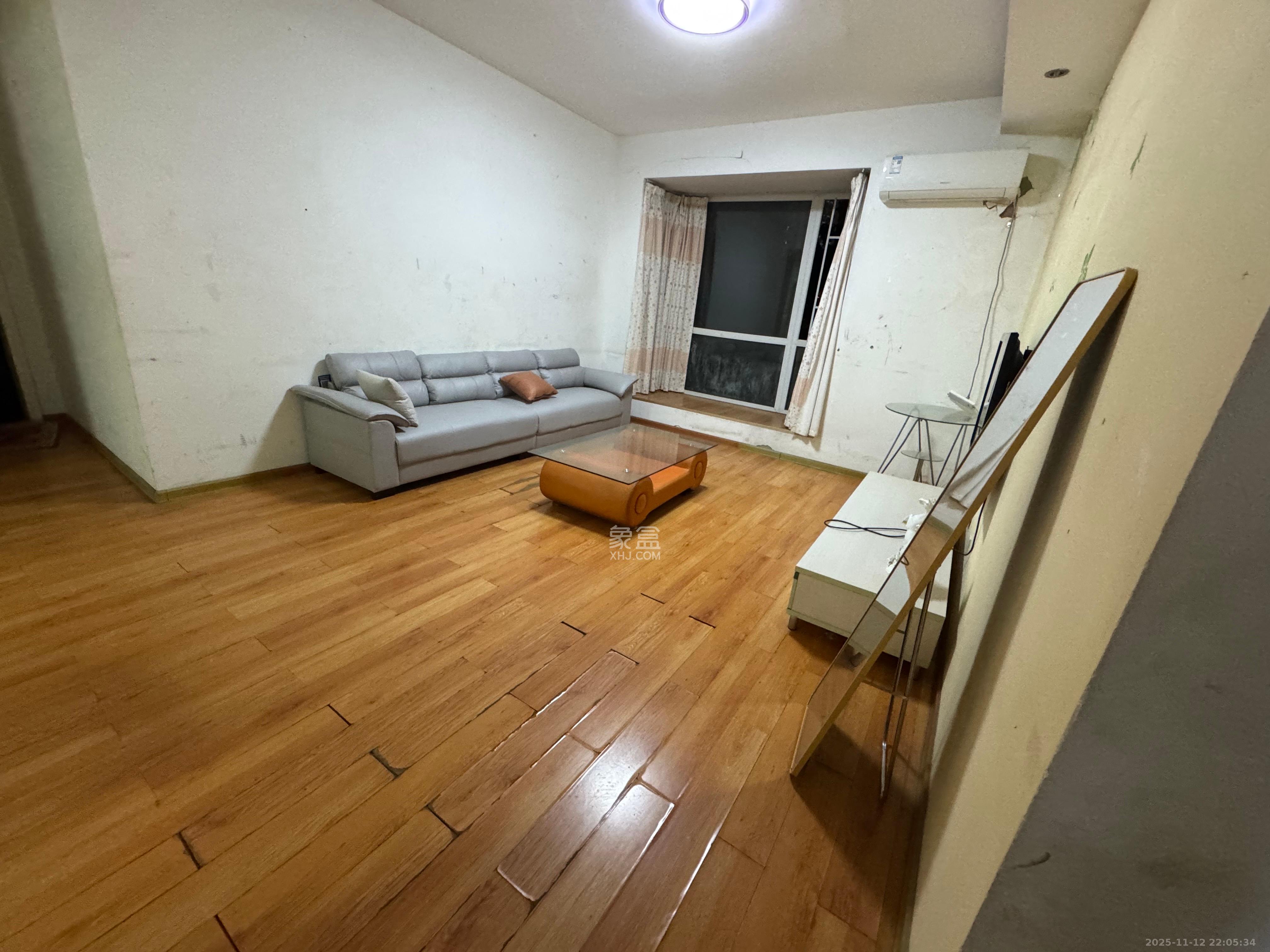 山水湾  1室2厅1卫    1500.0元/月