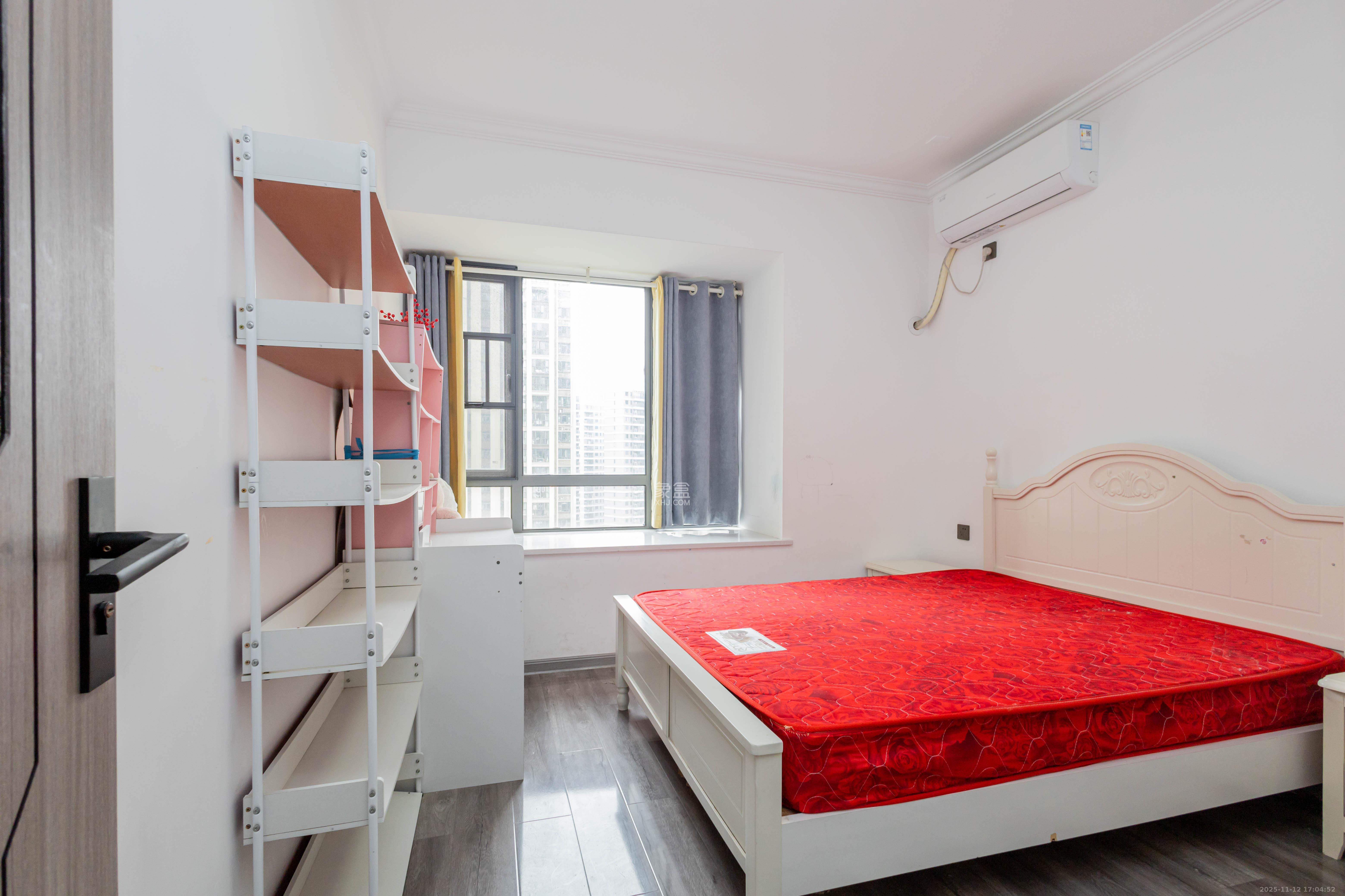 中交中央公园D4区  4室2厅2卫    148.0万卧室