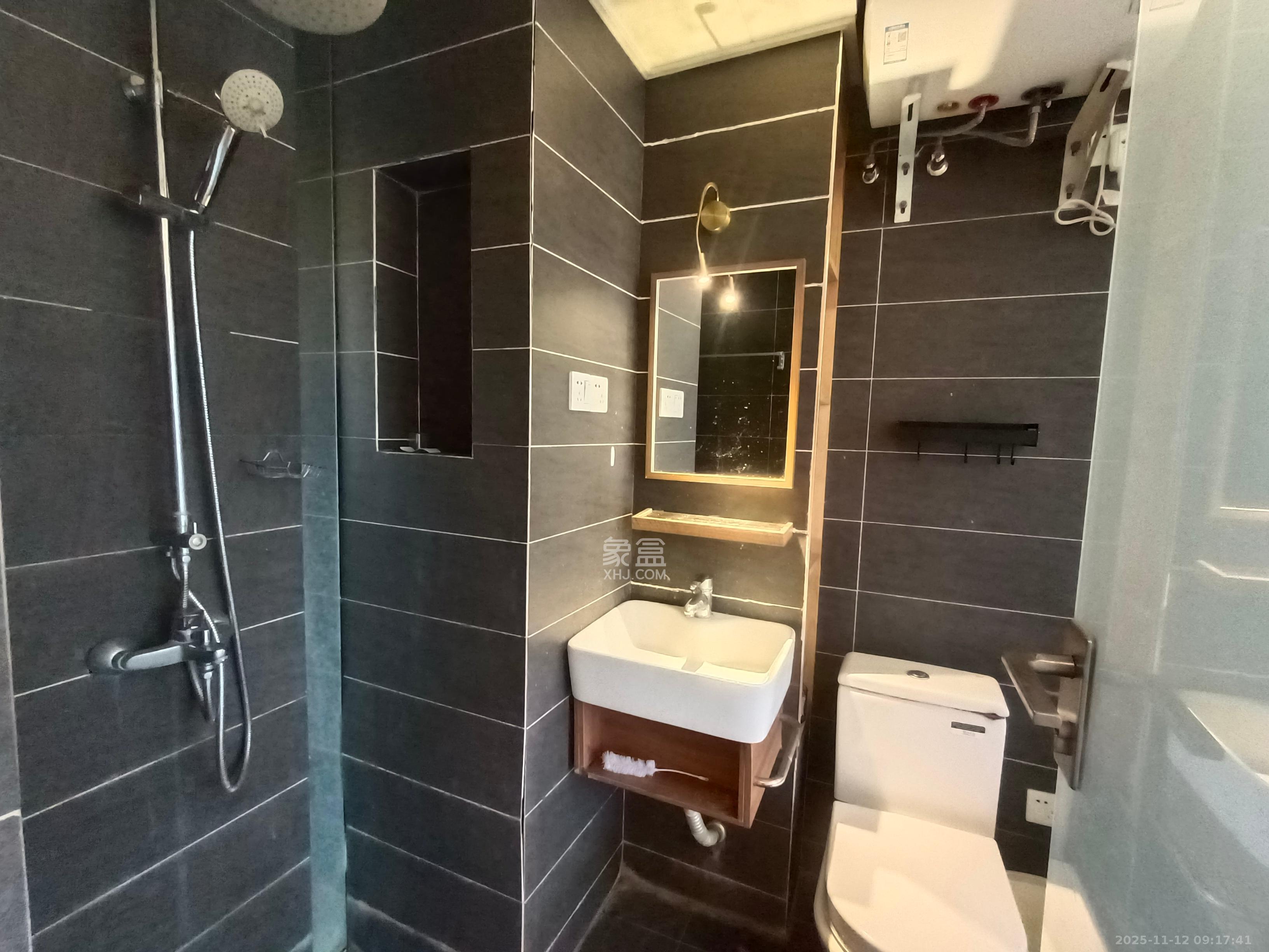 蓝光雍锦阁  1室1厅1卫    1500.0元/月室内图