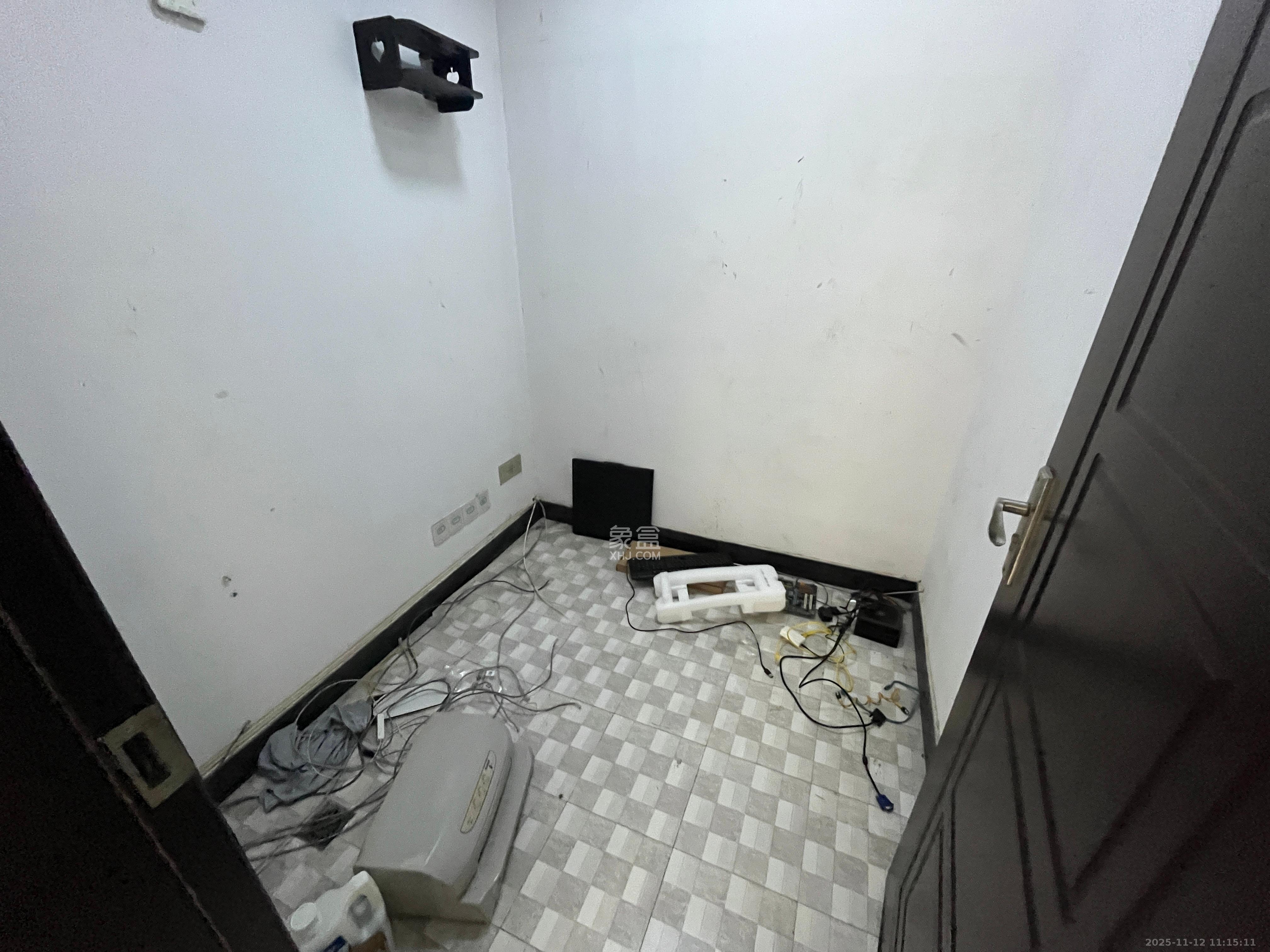 上河国际F座  3室2厅2卫    3200.0元/月室内图