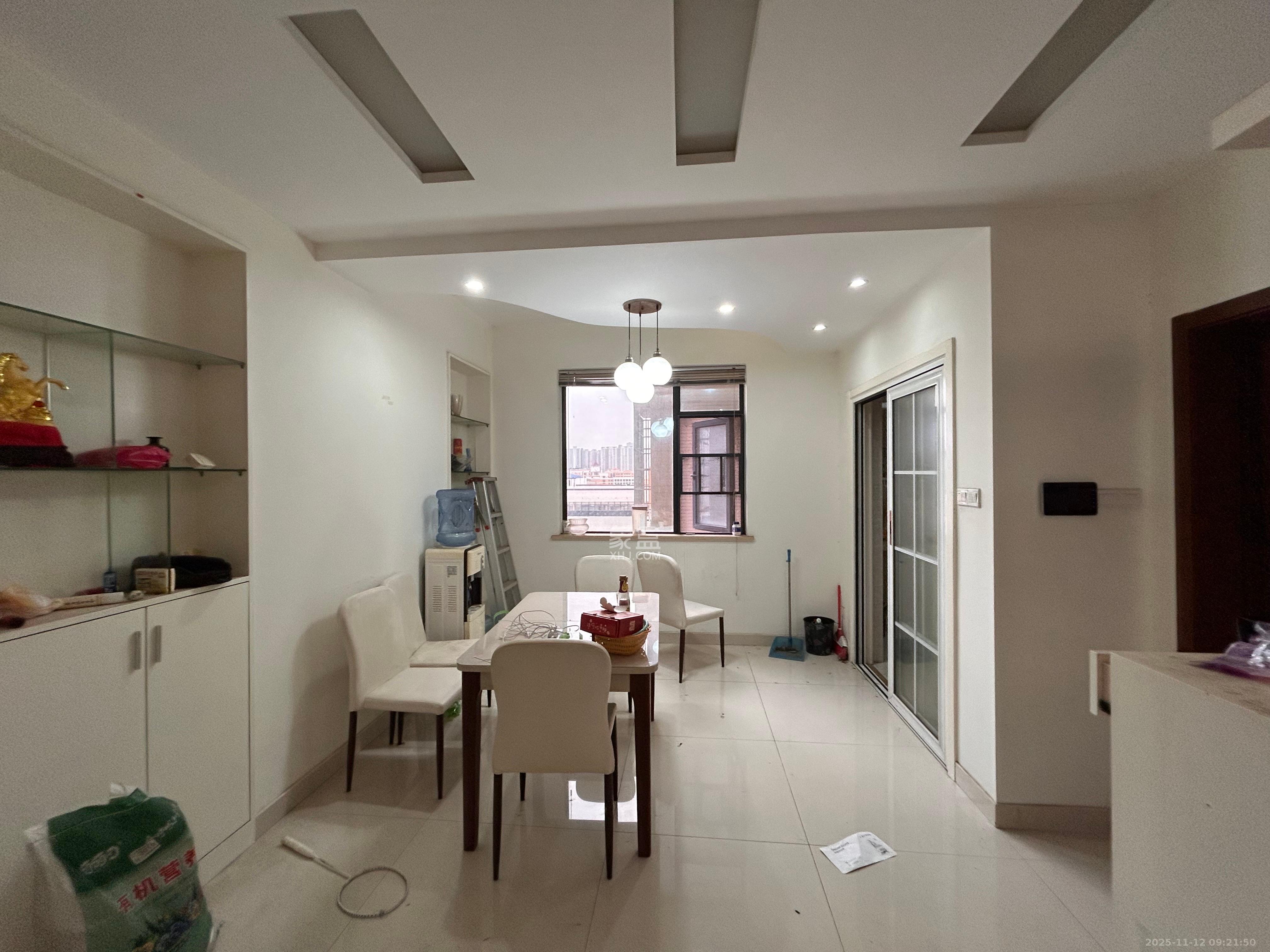 天元涉外景园B区  3室2厅2卫    2600.0元/月室内图