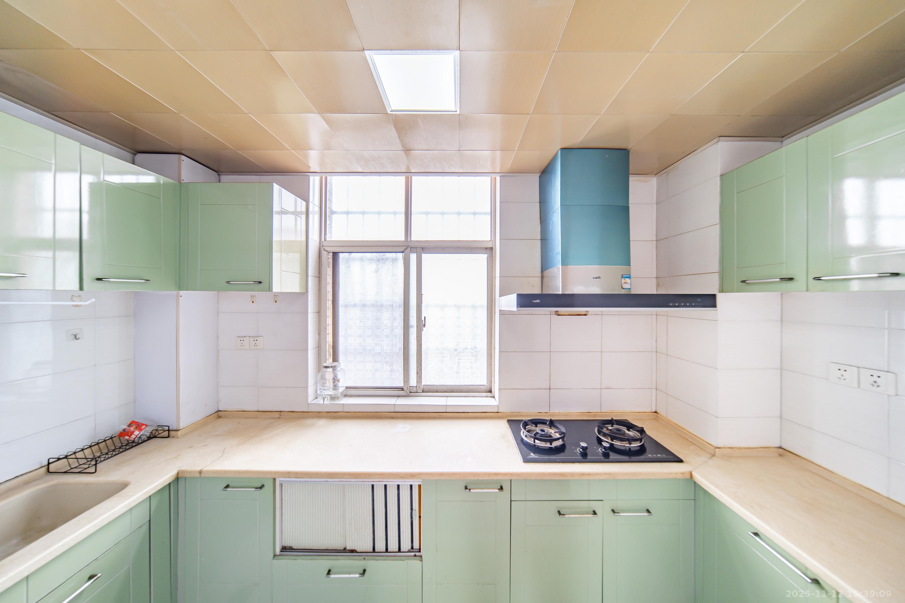 四季美景一、二期 2室2厅1卫 72.0万 四季美景一、二期 2室2厅1卫 72.0万厨房