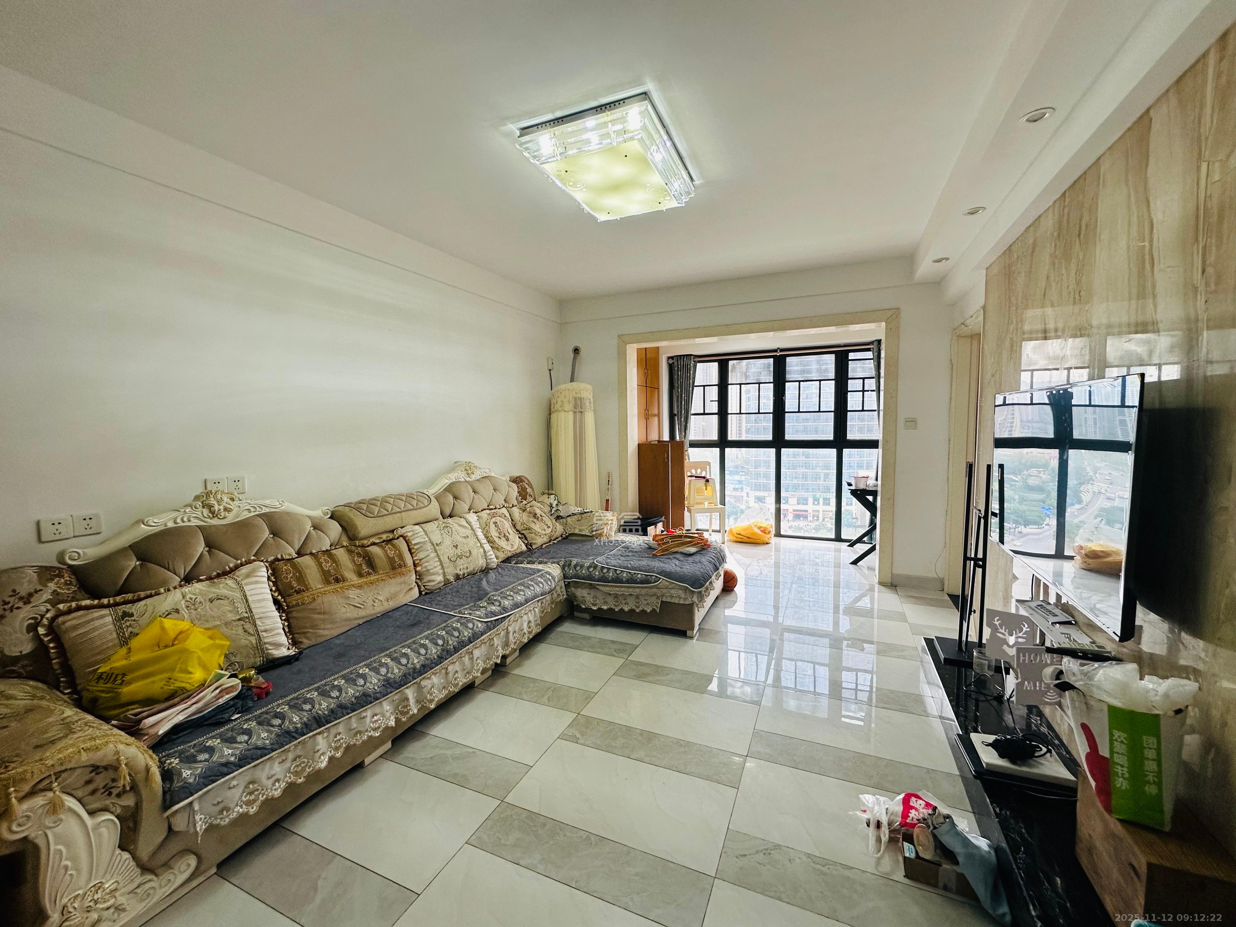 振业城二期  3室2厅1卫    3200.0元/月