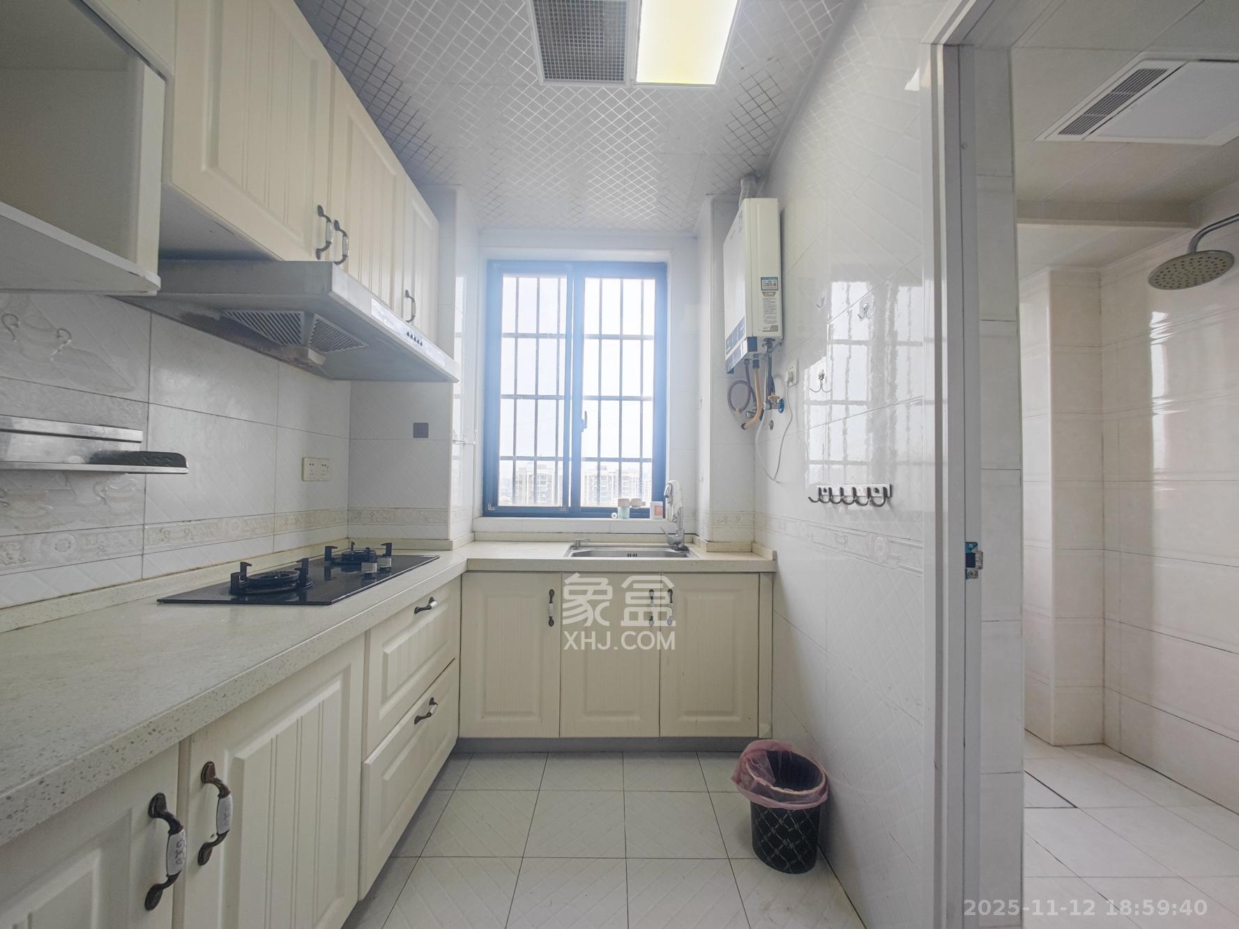 翡翠云天 1室1厅1卫 68.0万 翡翠云天 1室1厅1卫 68.0万厨房