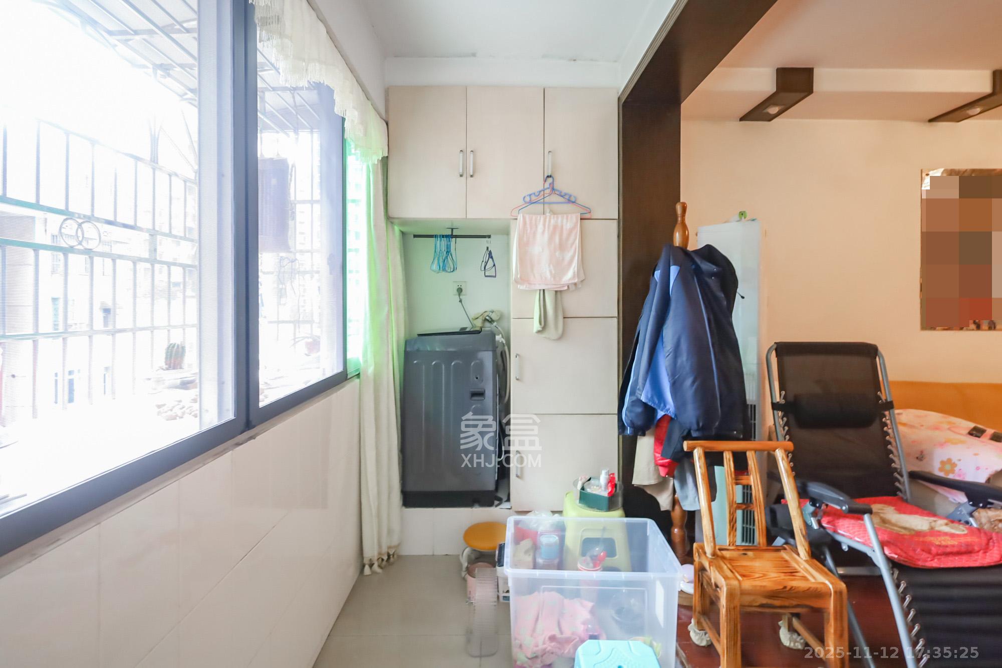 园林局宿舍  2室2厅1卫    61.8万阳台