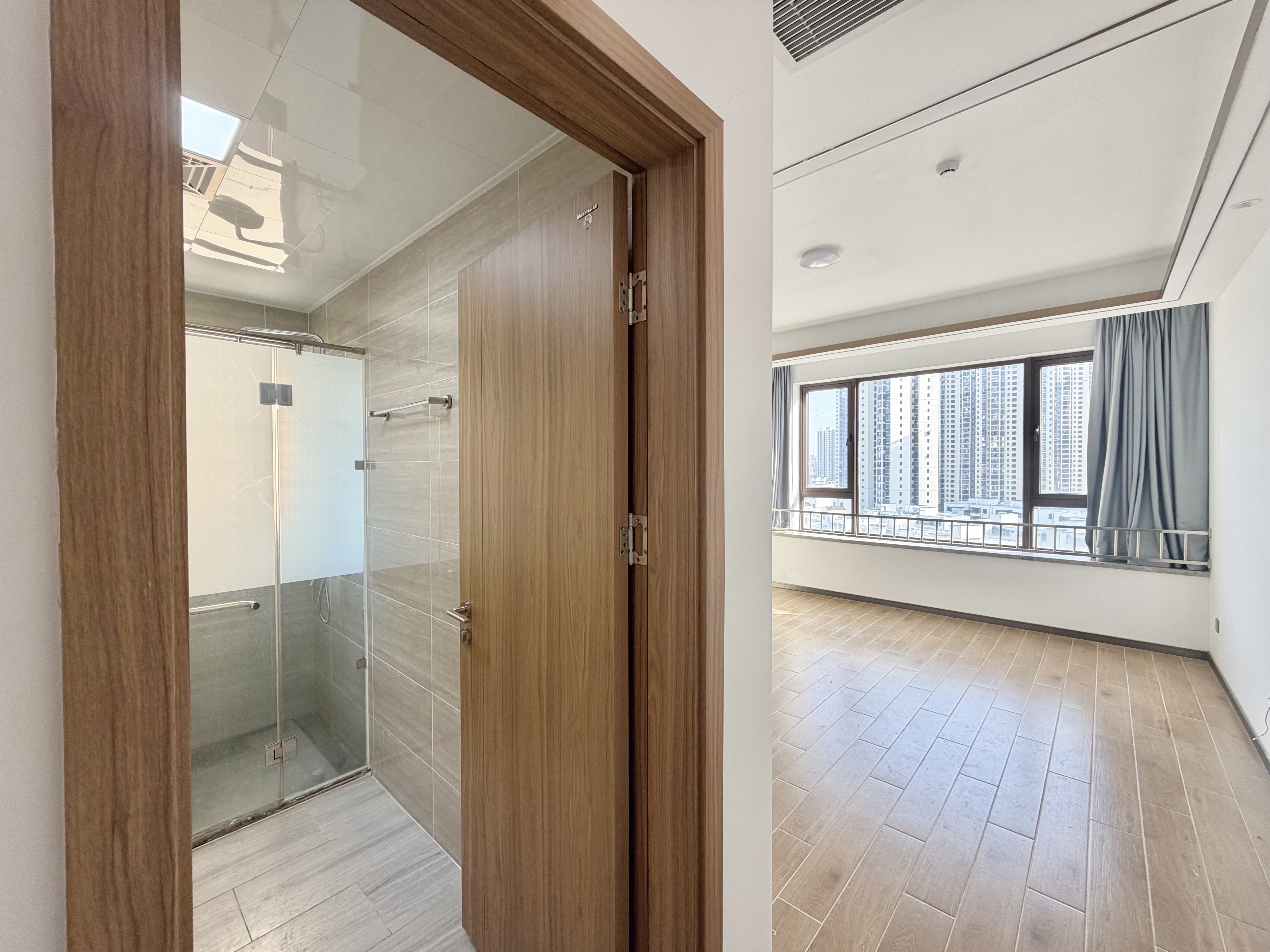 海航豪庭南苑  3室2厅2卫    5500.0元/月室内图