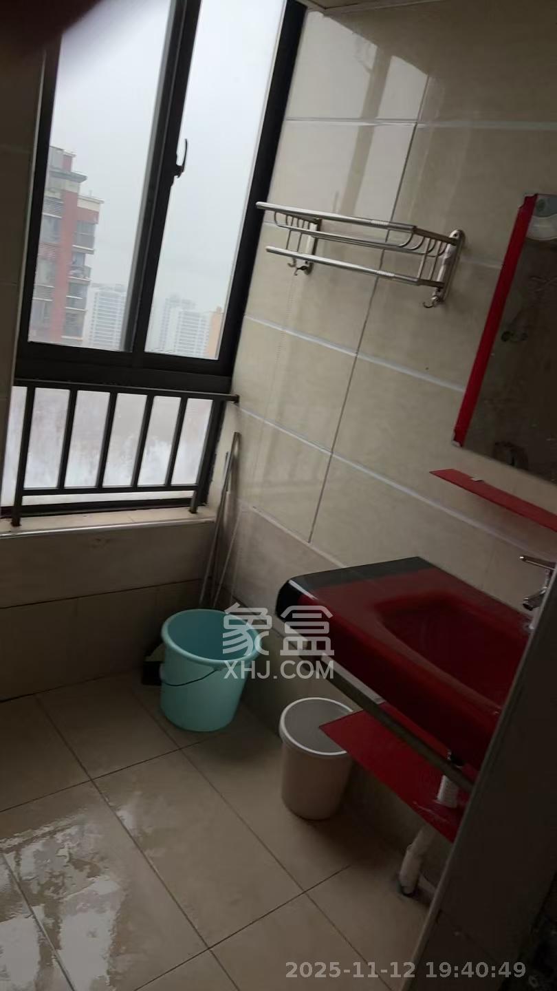 华润凤凰城二期  1室1厅1卫    1600.0元/月室内图