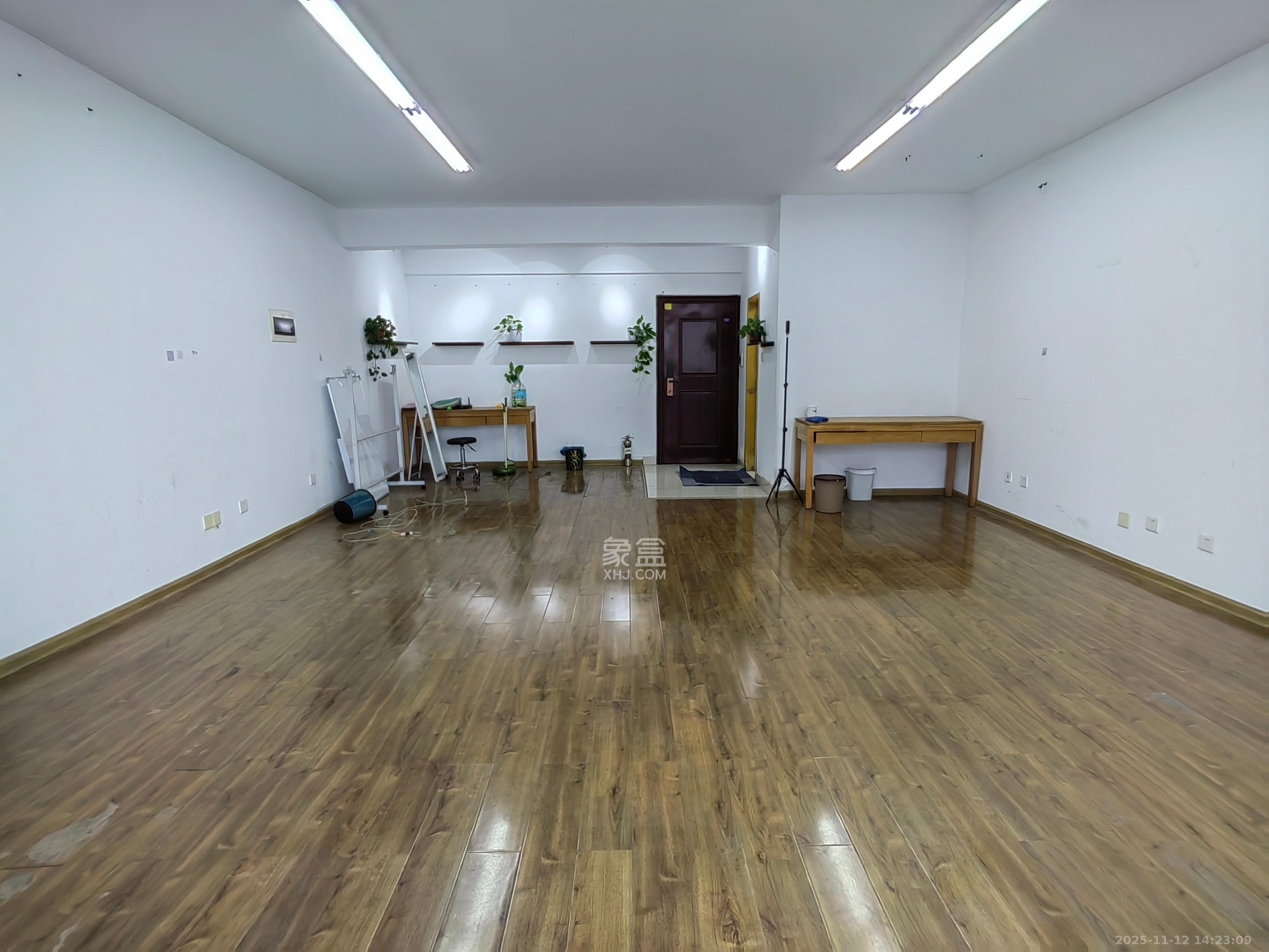 锦湘国际星城三期（锦绣苑）  2室2厅1卫    1700.0元/月室内图