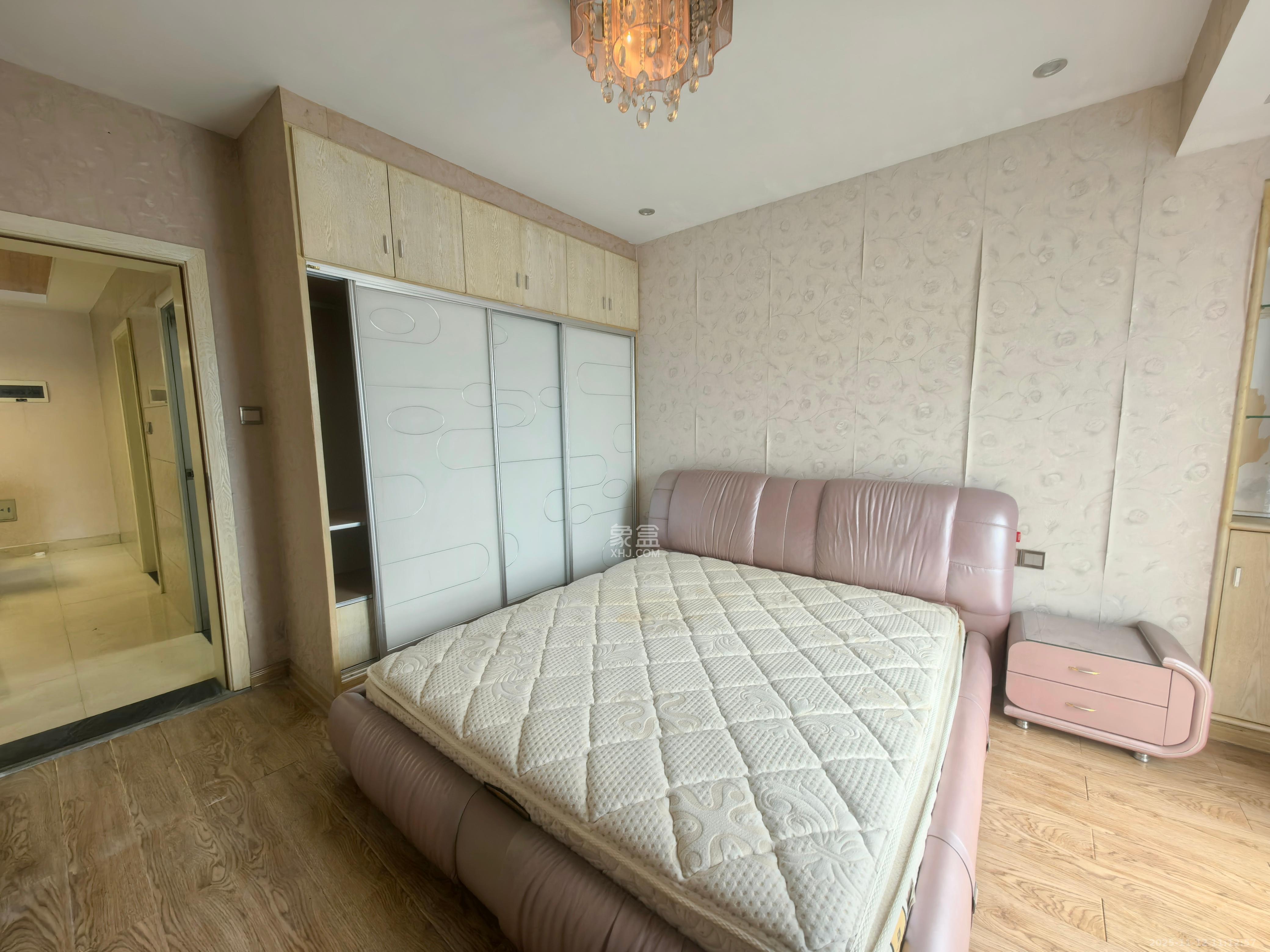 新华都万家城  2室2厅1卫    2500.0元/月室内图