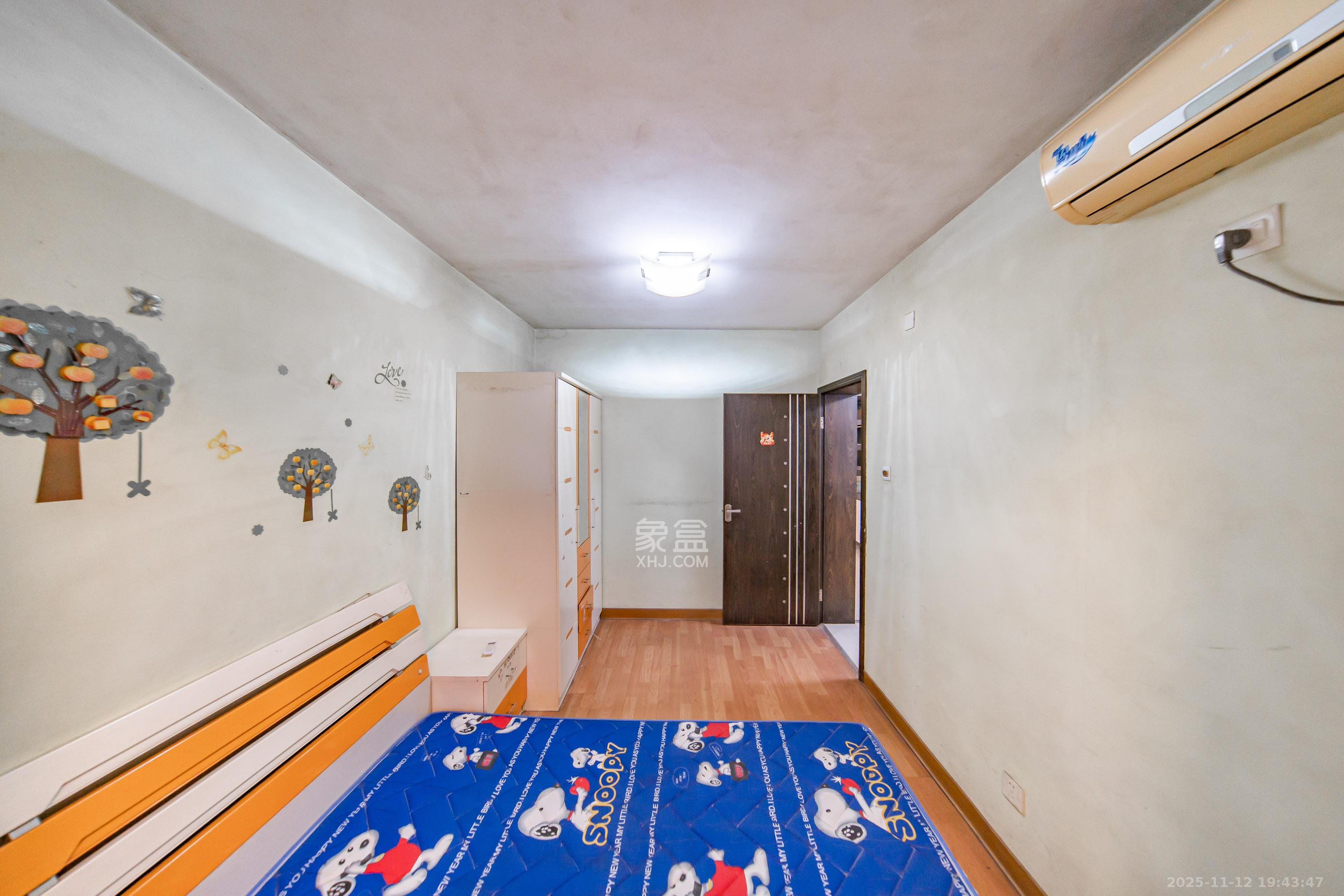 四方小区 2室2厅1卫 62.0万 四方小区 2室2厅1卫 62.0万卧室