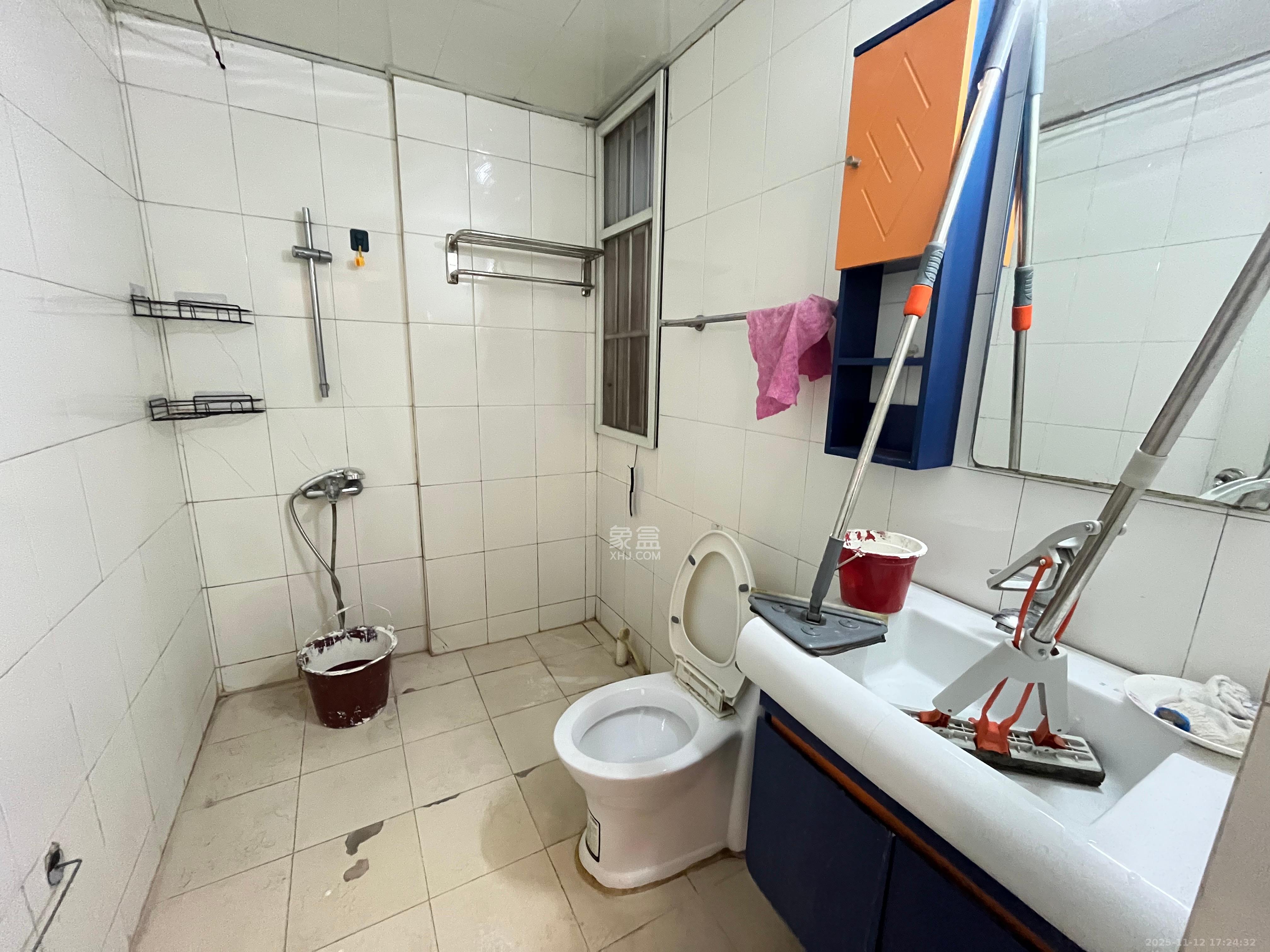 阳光新城 3室2厅2卫 2300.0元/月 阳光新城 3室2厅2卫 2300.0元/月室内图