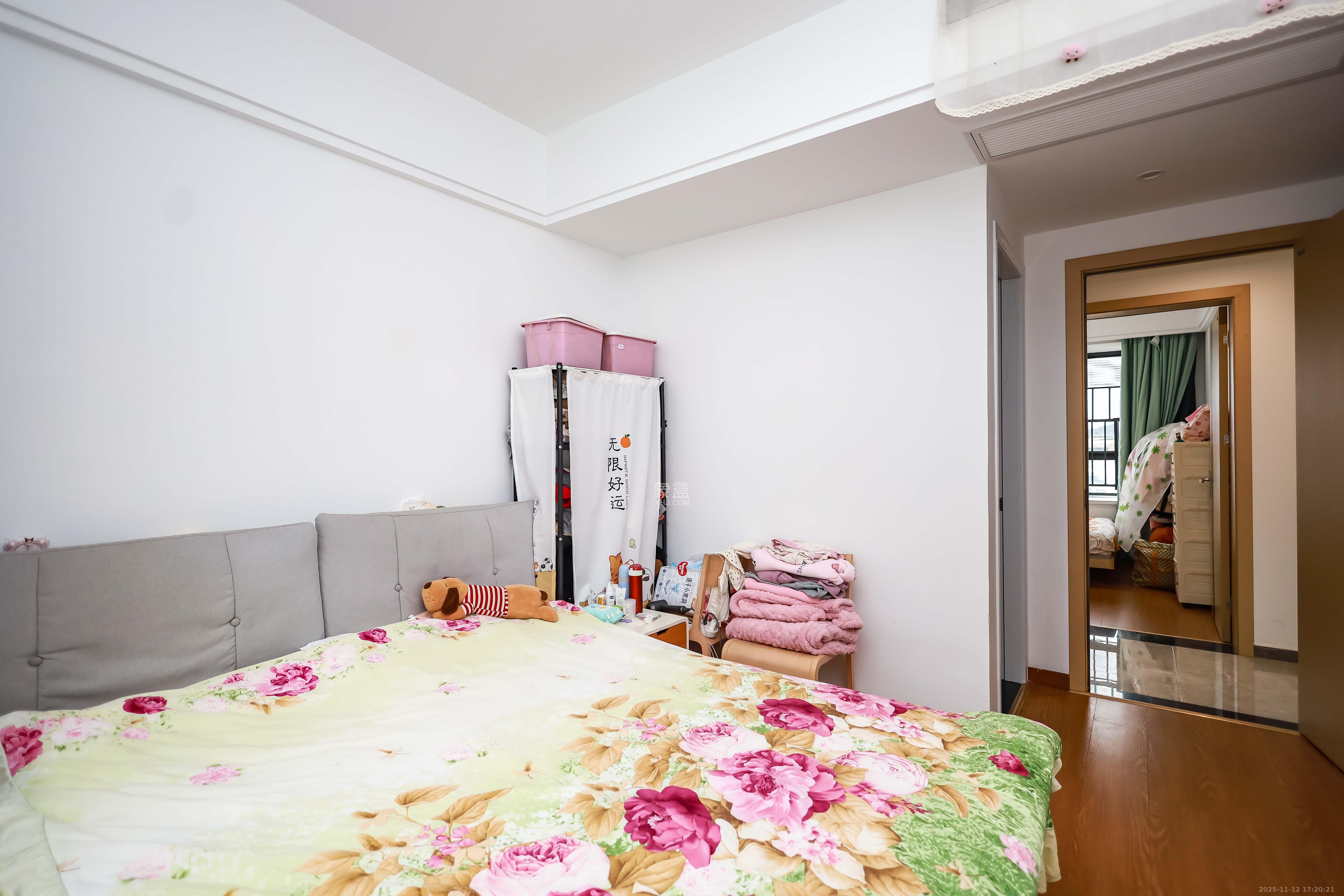 麓谷山湖郡 4室2厅2卫 121.0万 麓谷山湖郡 4室2厅2卫 121.0万卧室