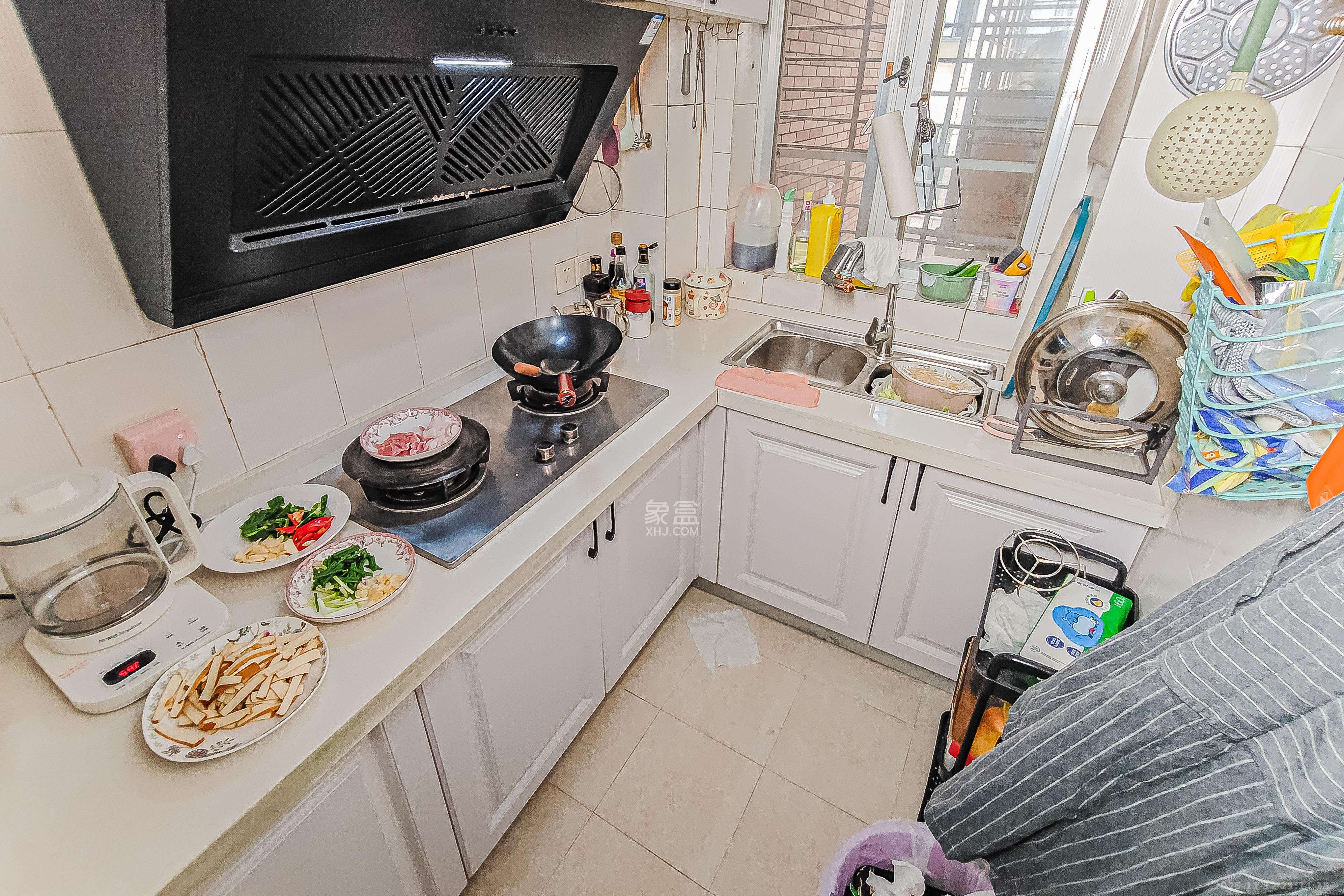 飞达大厦 2室2厅1卫 145.0万 飞达大厦 2室2厅1卫 145.0万厨房