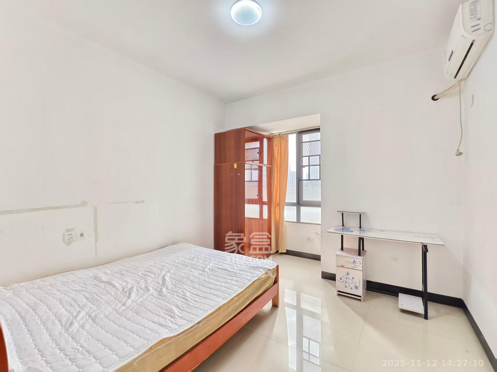 奥克斯广场  2室2厅1卫    2500.0元/月室内图