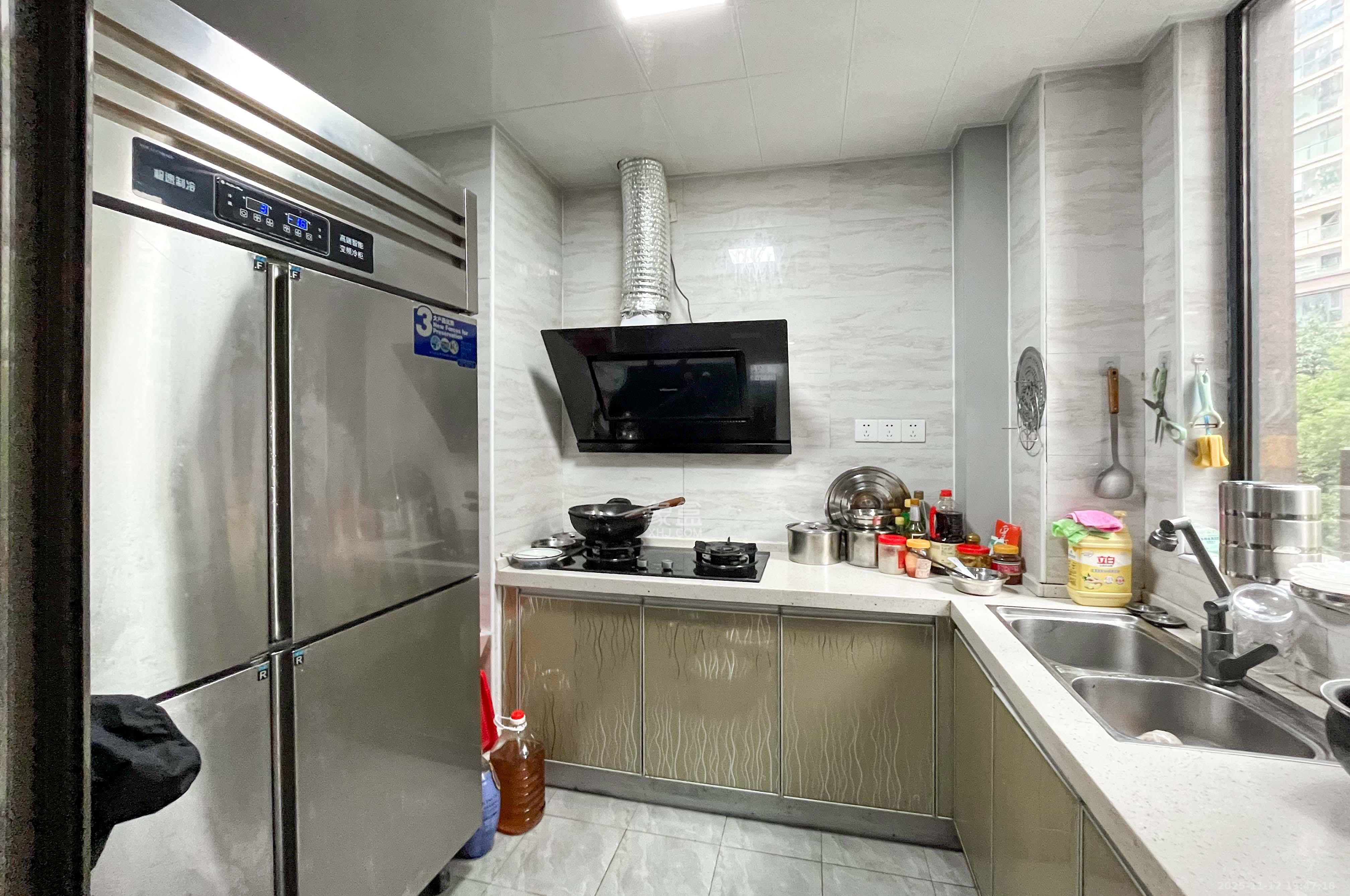 中建梅溪湖中心 1室2厅1卫 163.0万 中建梅溪湖中心 1室2厅1卫 163.0万厨房