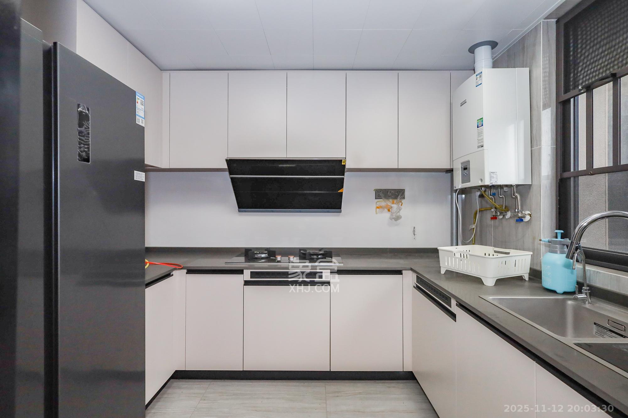 万科里金域滨江  4室2厅2卫    316.0万厨房