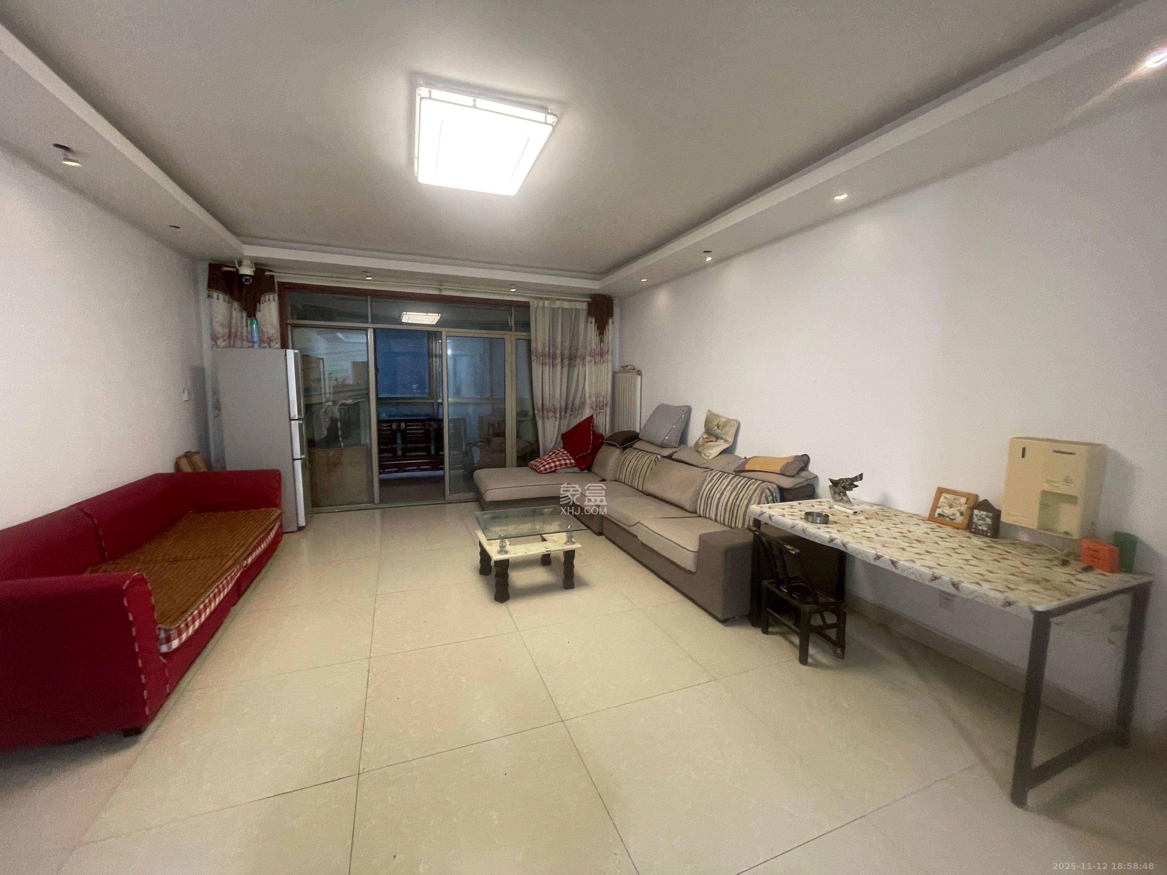 金质嘉苑  1室1厅1卫    2300.0元/月