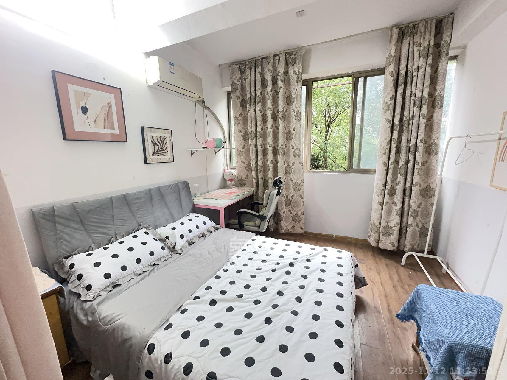 宏大山庄  2室1厅1卫    1400.0元/月室内图