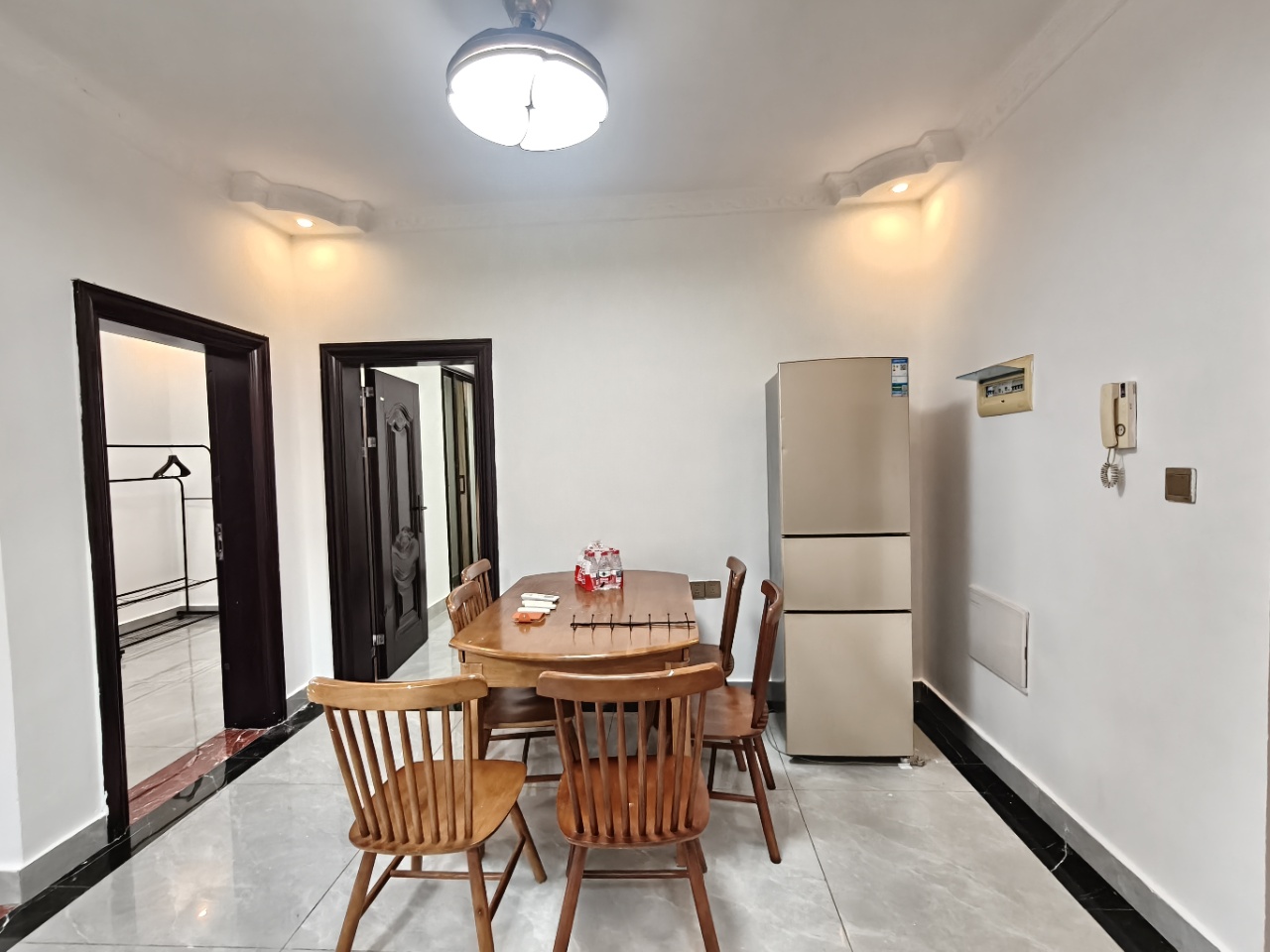 鑫生棕榈泉国际公馆  3室2厅1卫    2600.0元/月室内图