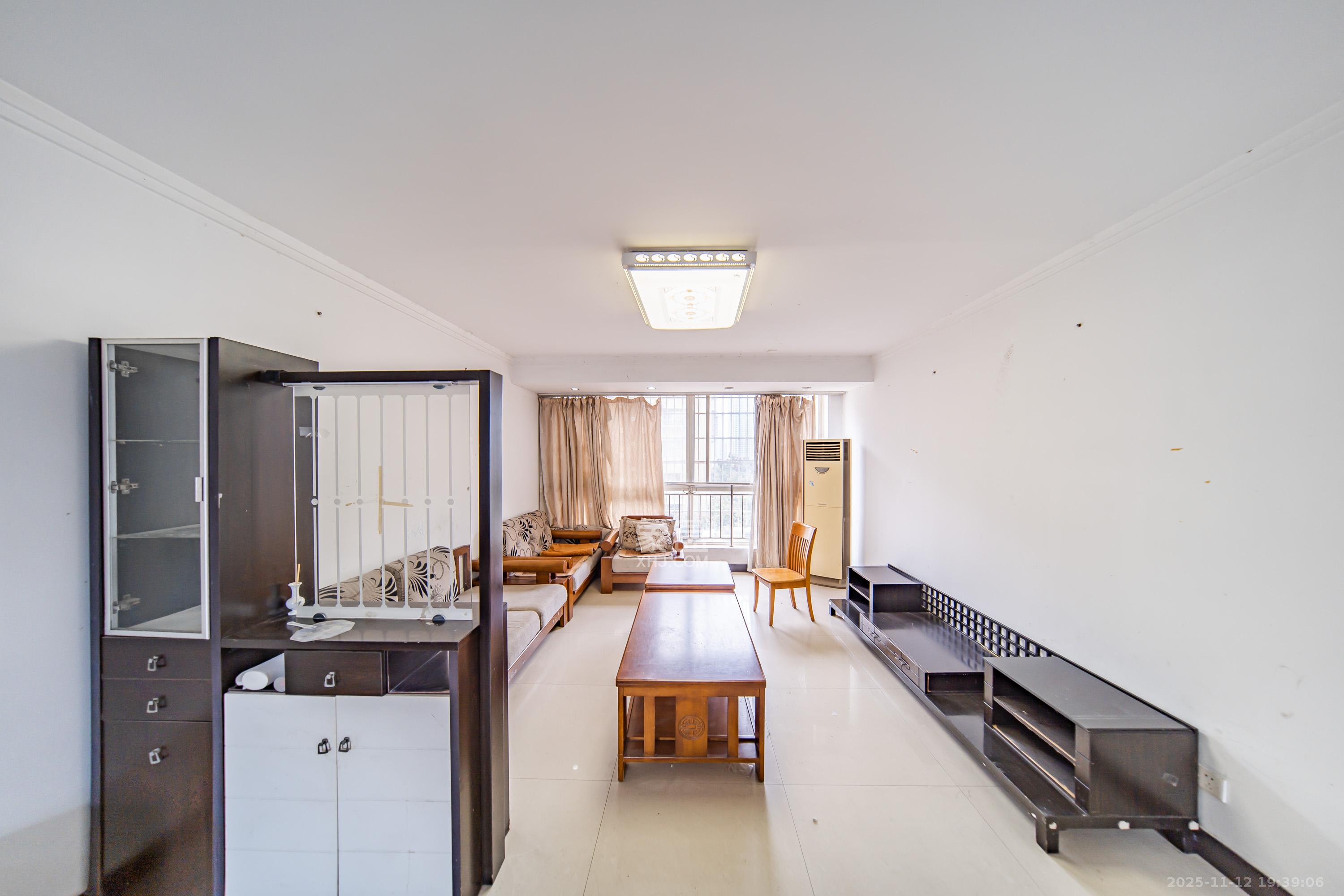 四季美景一、二期 2室2厅1卫 72.0万 四季美景一、二期 2室2厅1卫 72.0万客厅