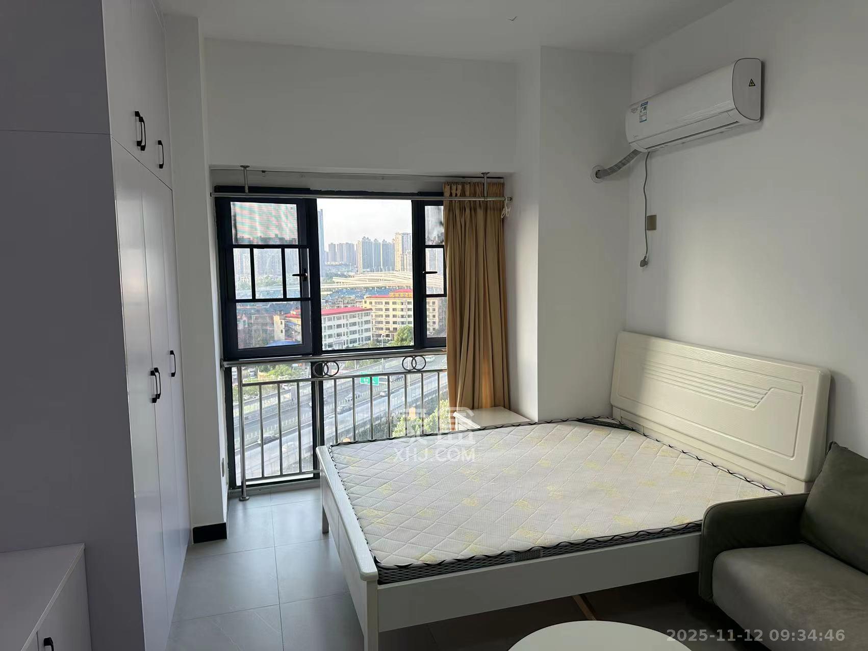 绿洲花园  1室1厅1卫    1700.0元/月室内图