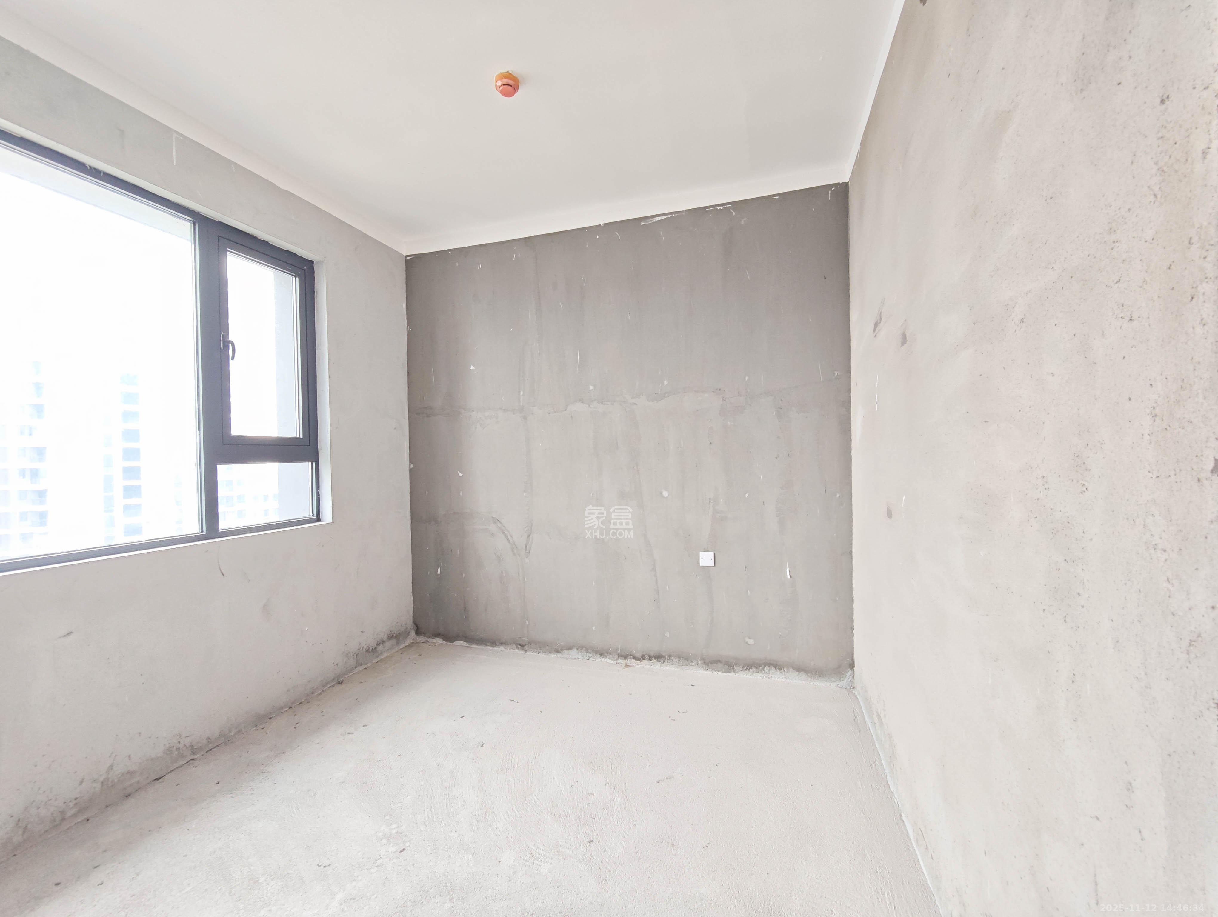 融创会展上东区 5室2厅3卫 180.0万 融创会展上东区 5室2厅3卫 180.0万卧室