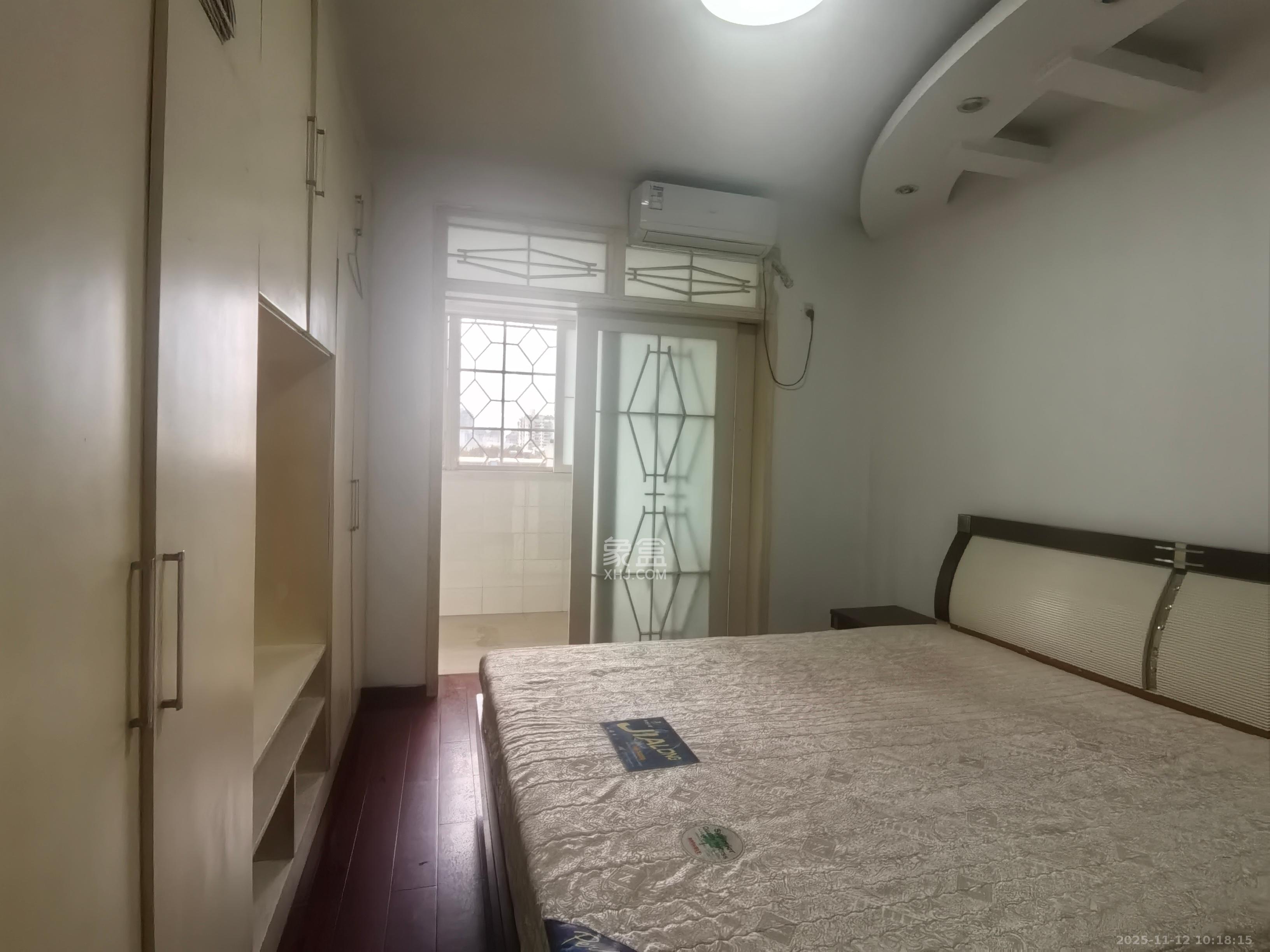 岳银小区(一二三五村) 3室2厅1卫 2100.0元/月 岳银小区(一二三五村) 3室2厅1卫 2100.0元/月室内图