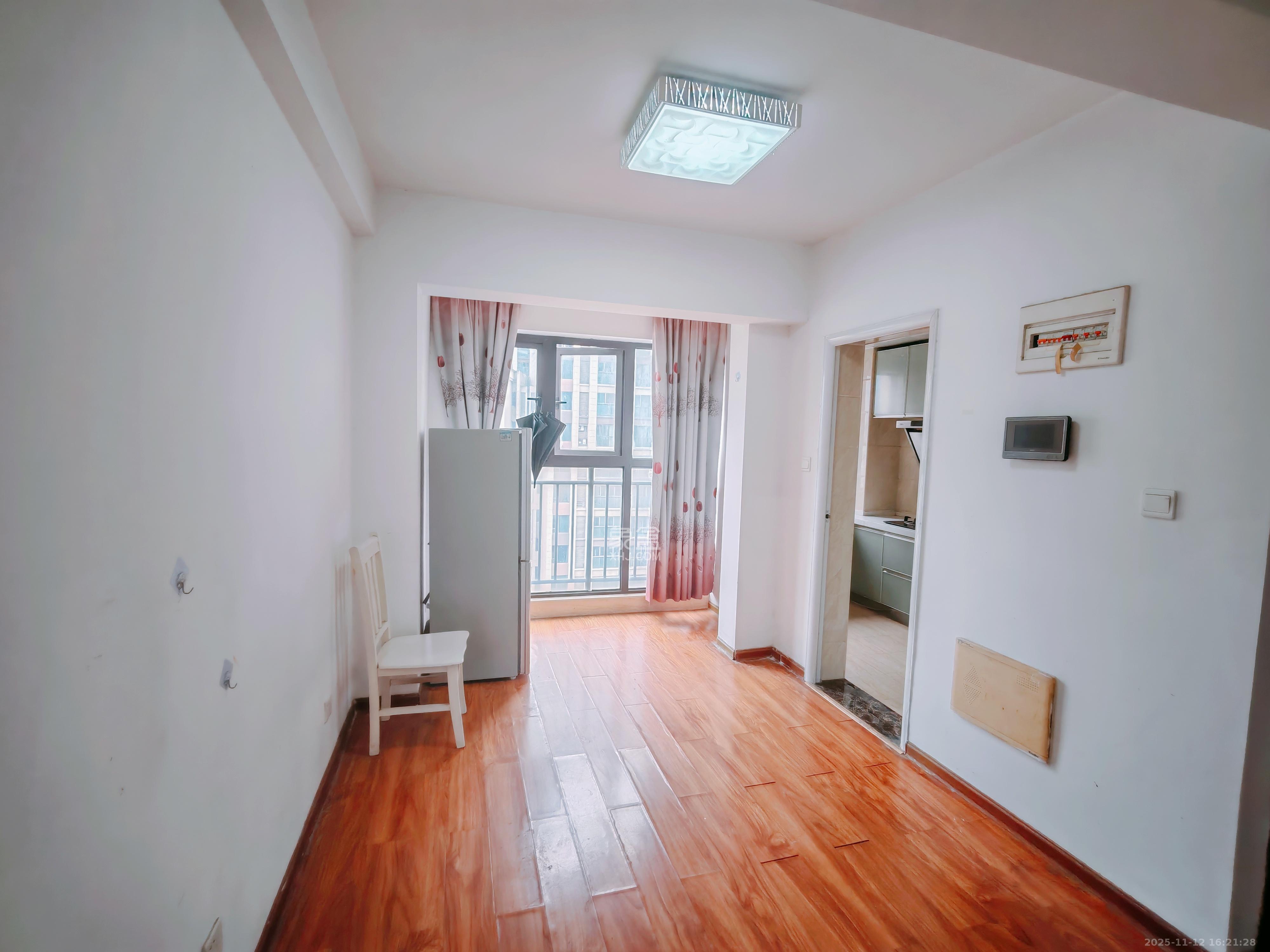 南山雍江汇(滨江国际新城) 3室2厅1卫 3300.0元/月 南山雍江汇(滨江国际新城) 3室2厅1卫 3300.0元/月室内图