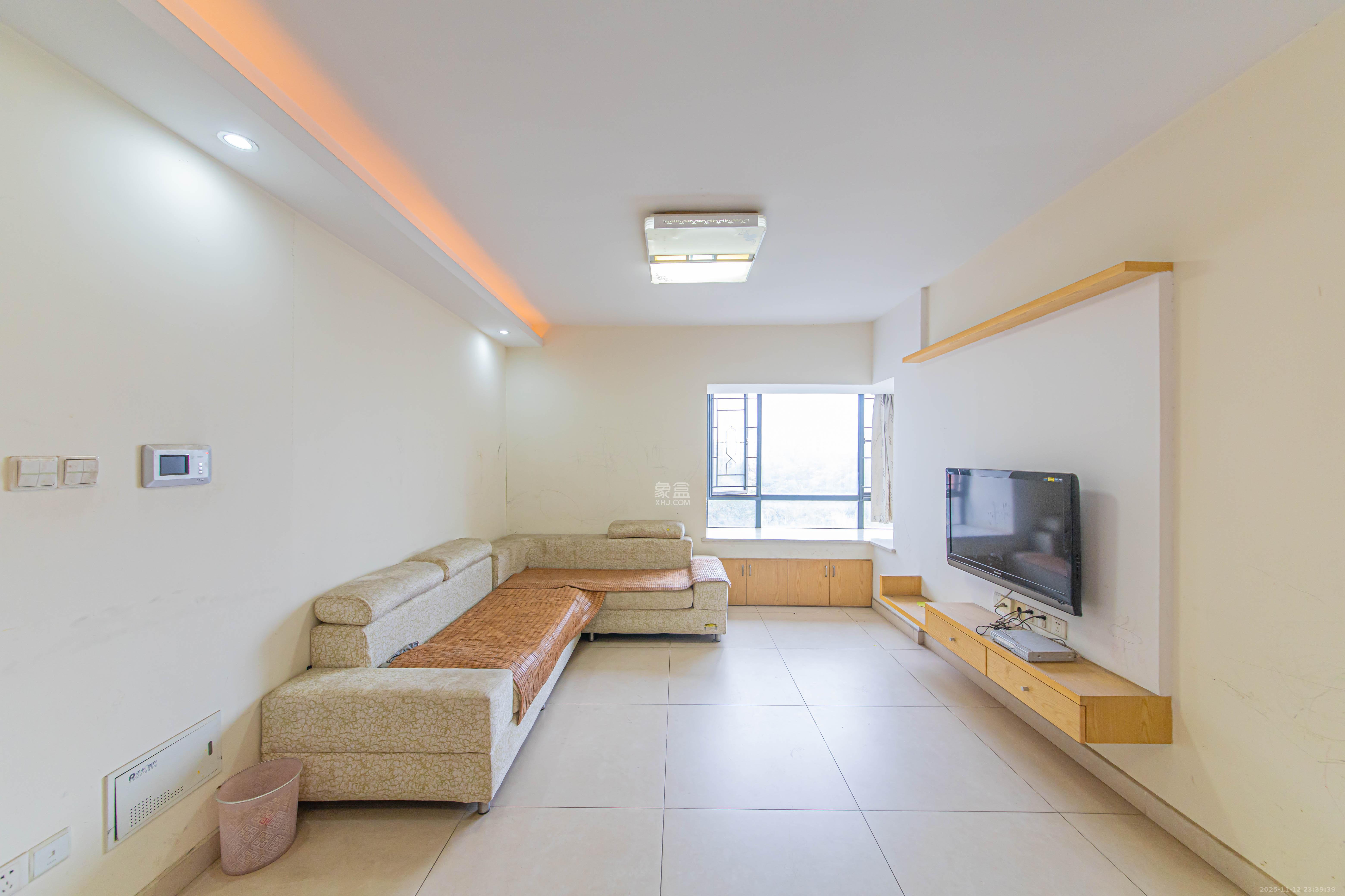 保利花园  3室2厅1卫    80.0万