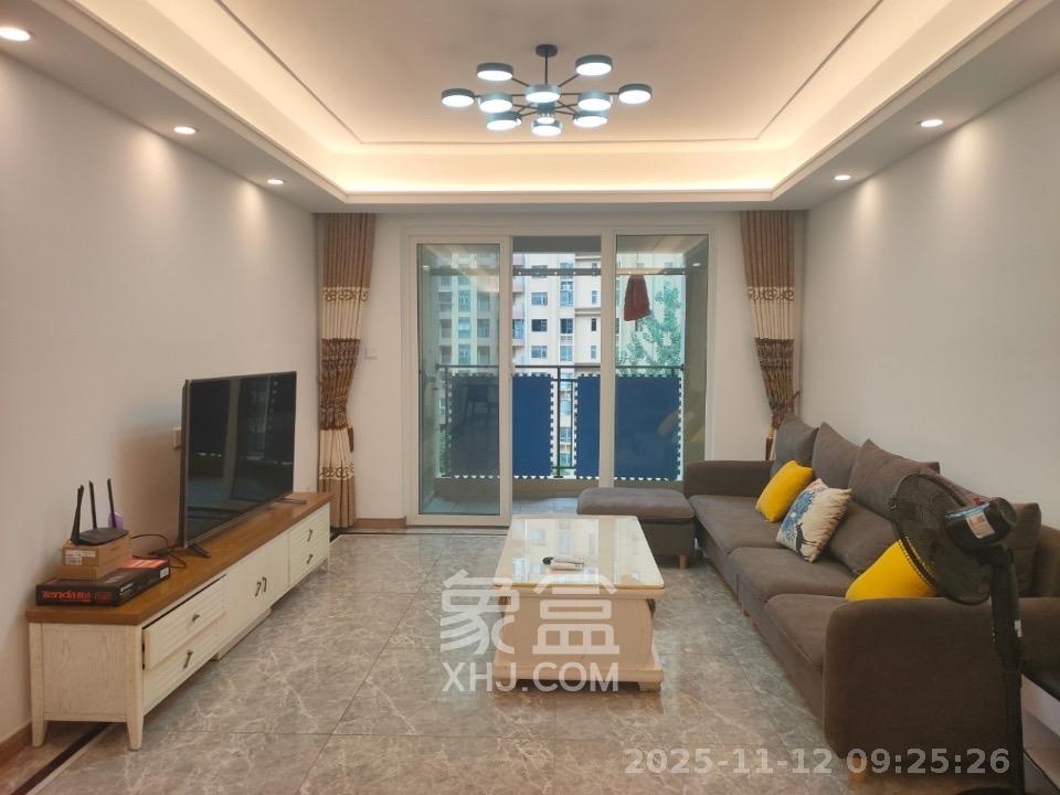 金地铂悦  4室2厅2卫    2700.0元/月