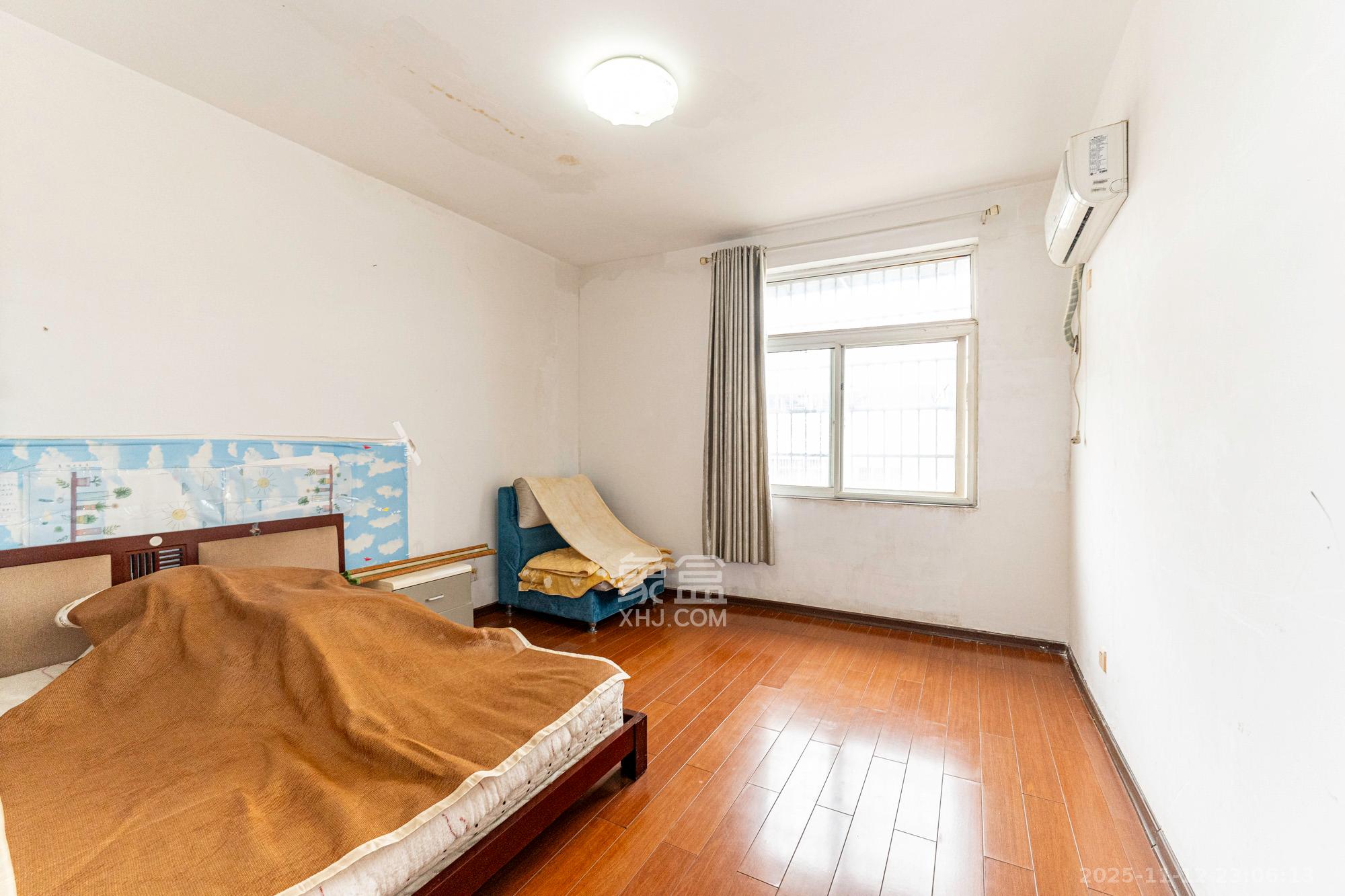 金岸教师公寓  3室2厅2卫    56.8万卧室