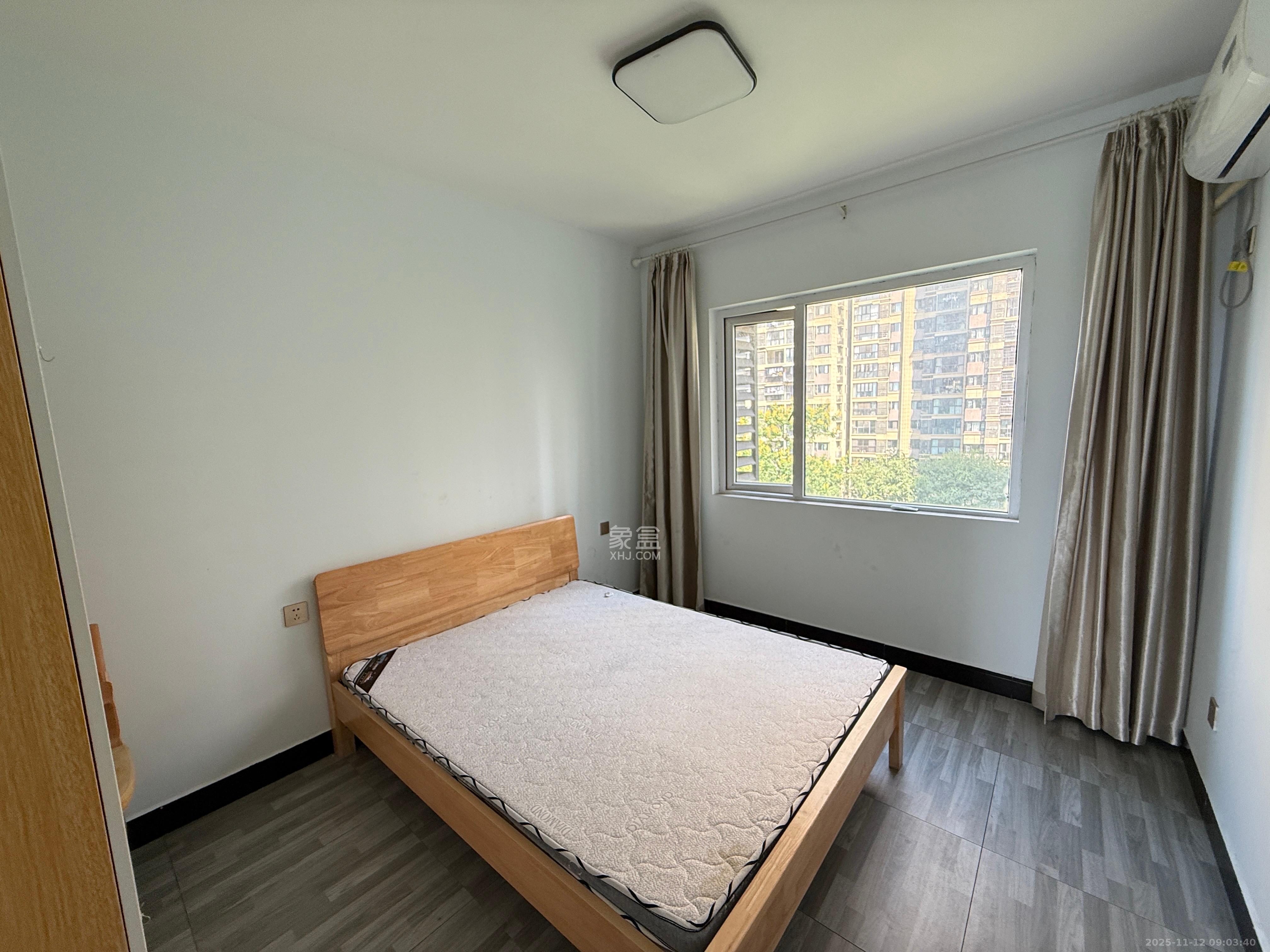 保利香槟国际  1室0厅0卫    2200.0元/月