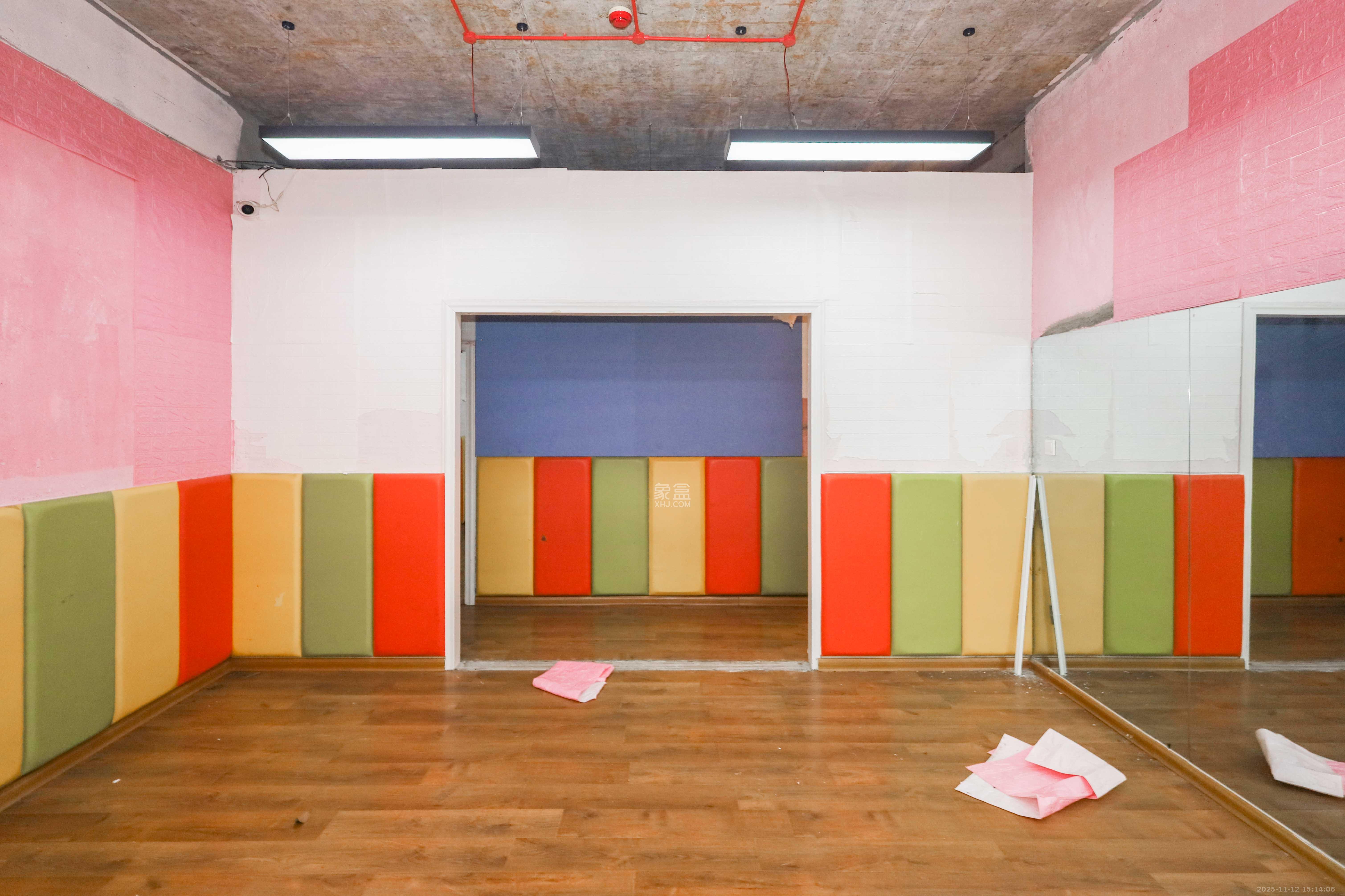 天元涉外景园C区  4室2厅1卫    145.0万客厅