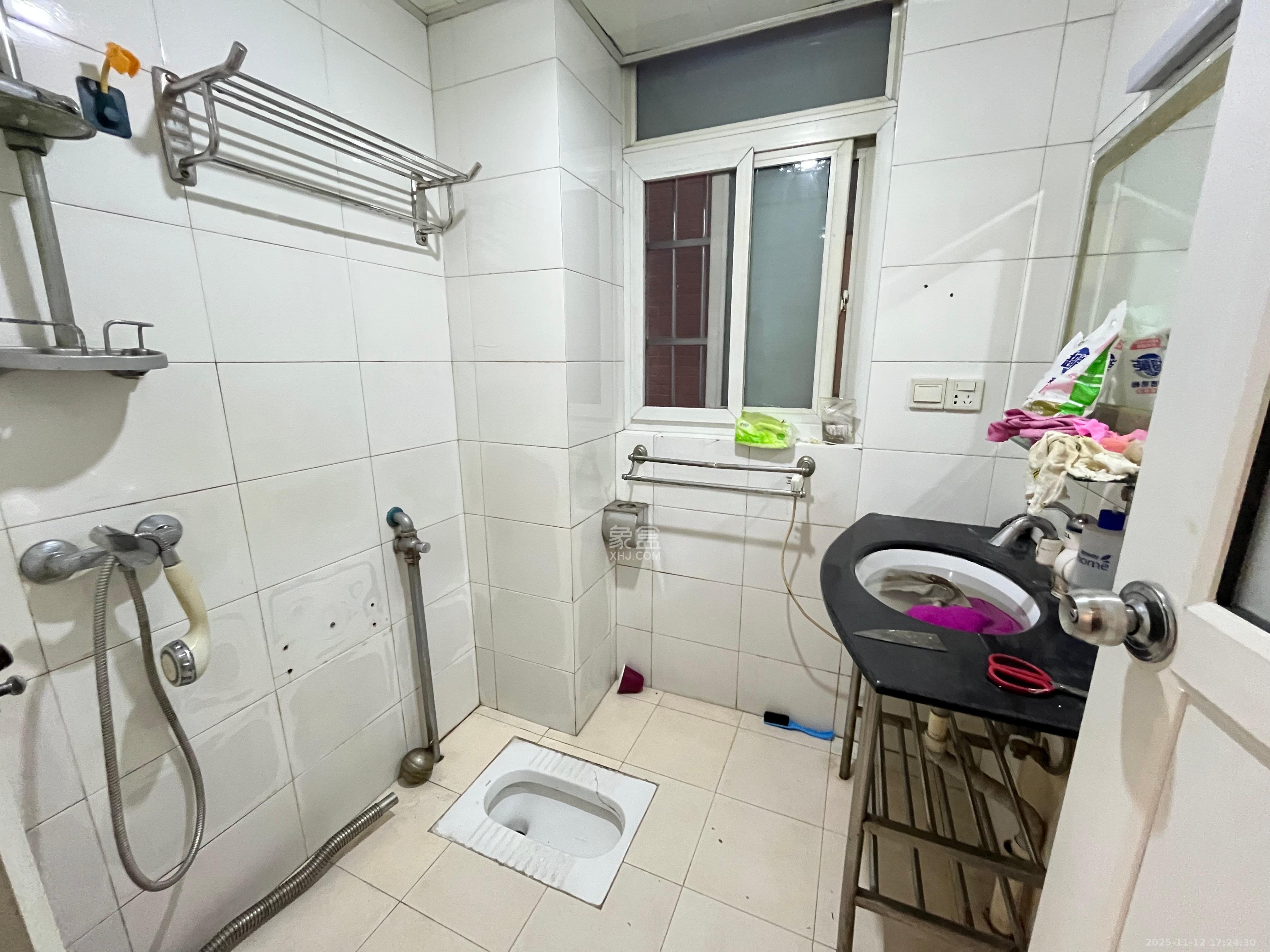 阳光新城 3室2厅2卫 2300.0元/月 阳光新城 3室2厅2卫 2300.0元/月室内图