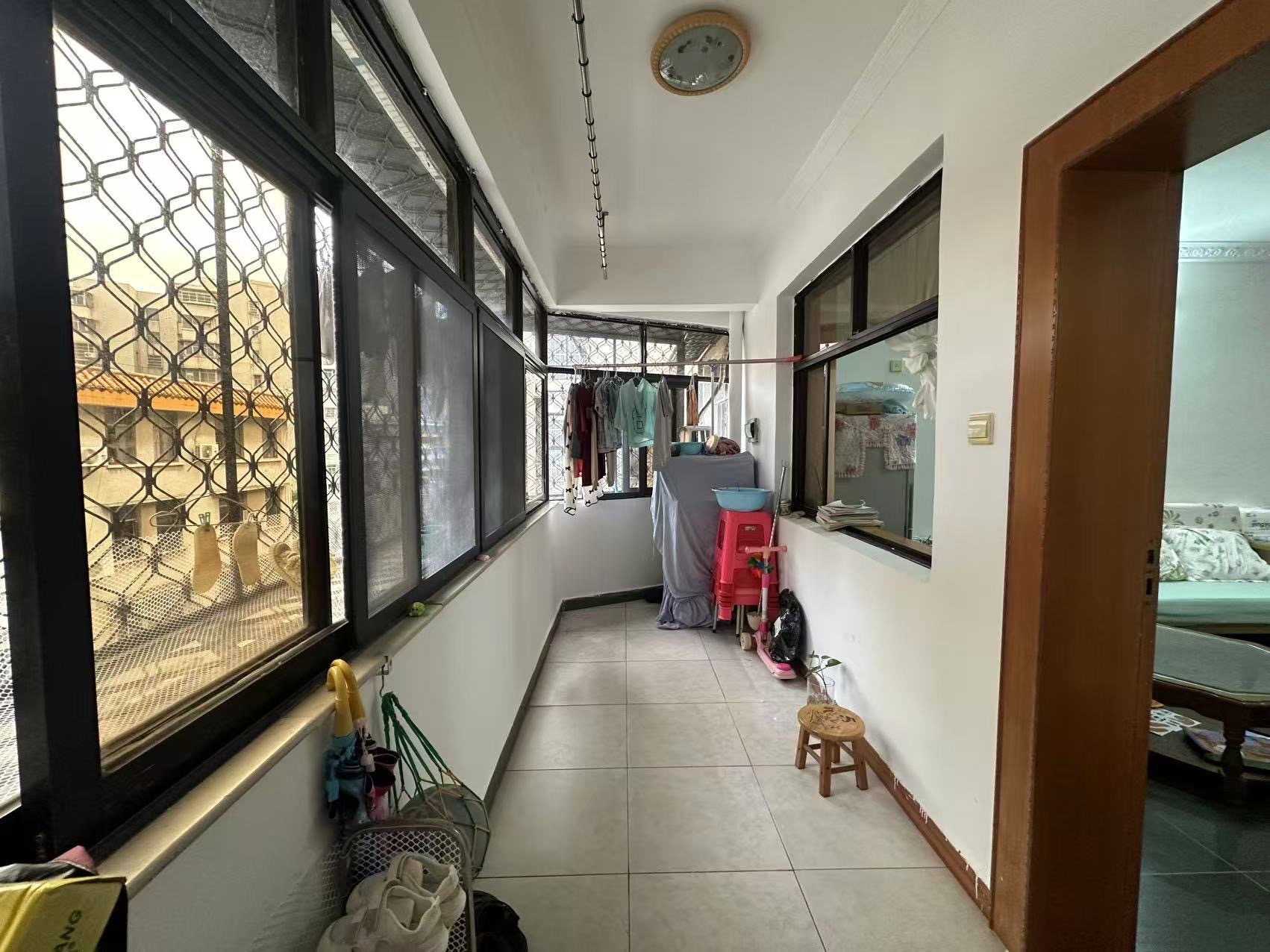 国贸大院  3室2厅2卫    86.0万客厅