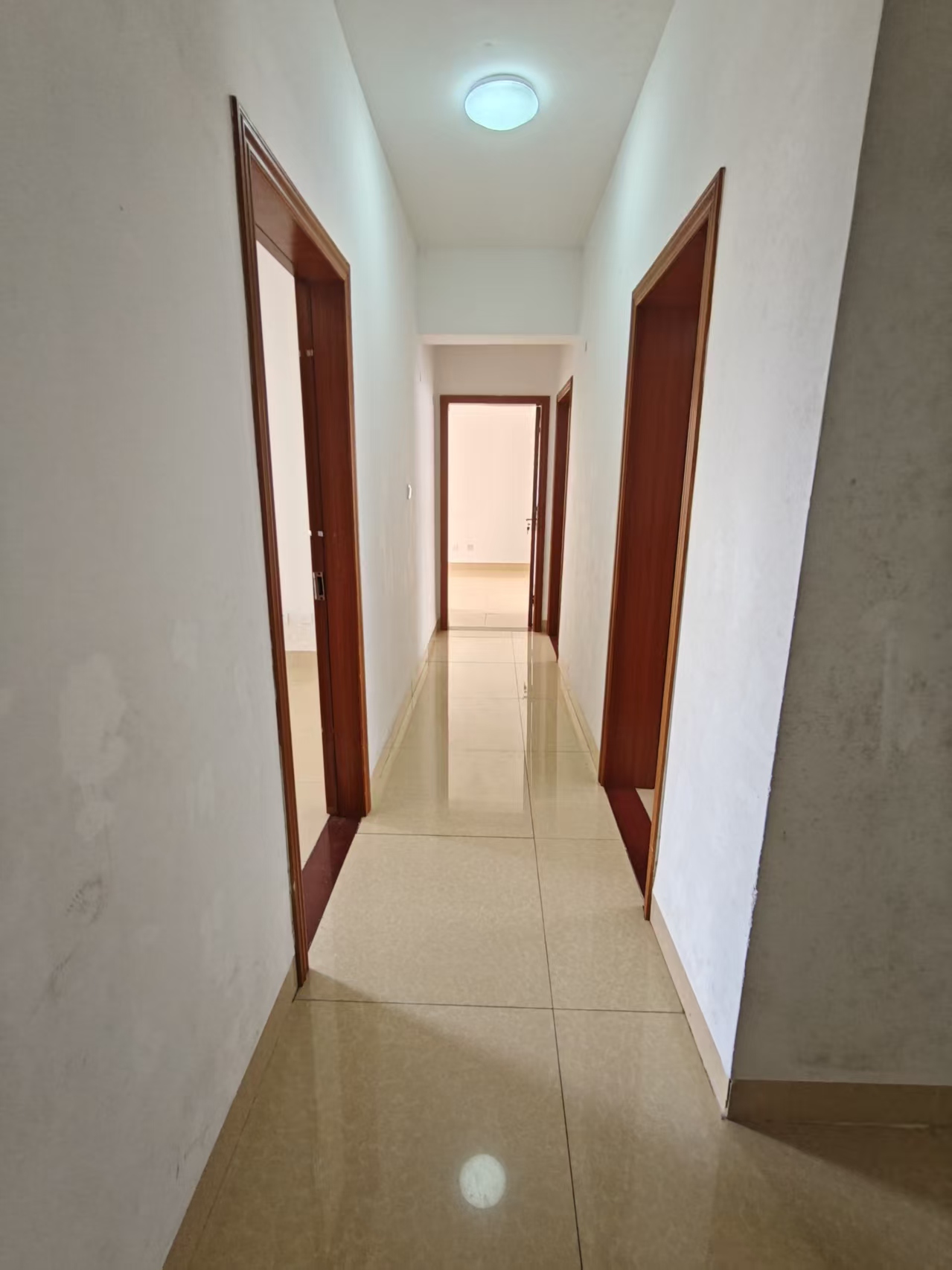 海南医学院第二附属医院职工宿舍区 4室2厅2卫 2800.0元/月 海南医学院第二附属医院职工宿舍区 4室2厅2卫 2800.0元/月室内图