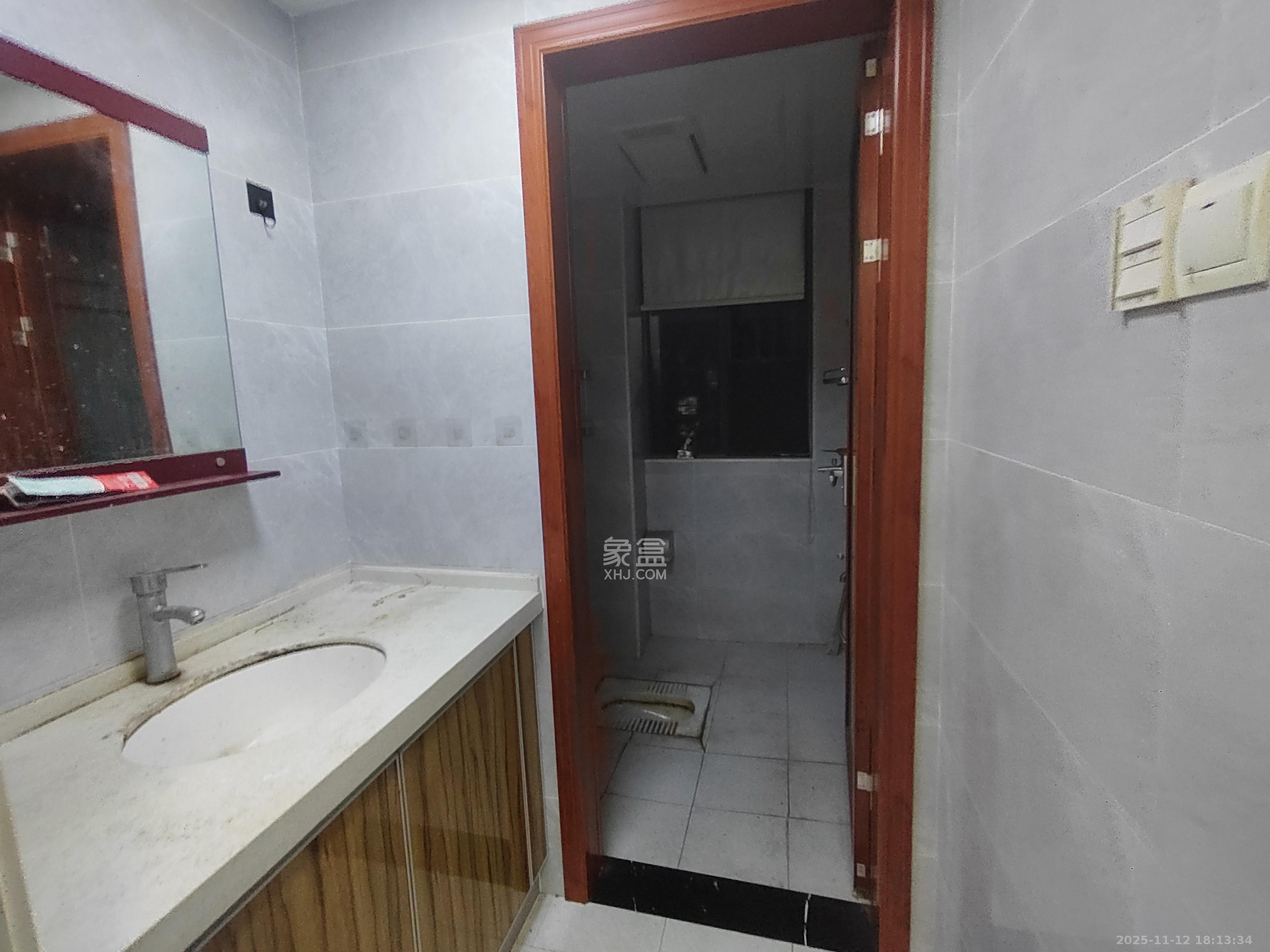 岳华新苑  3室2厅2卫    2700.0元/月室内图