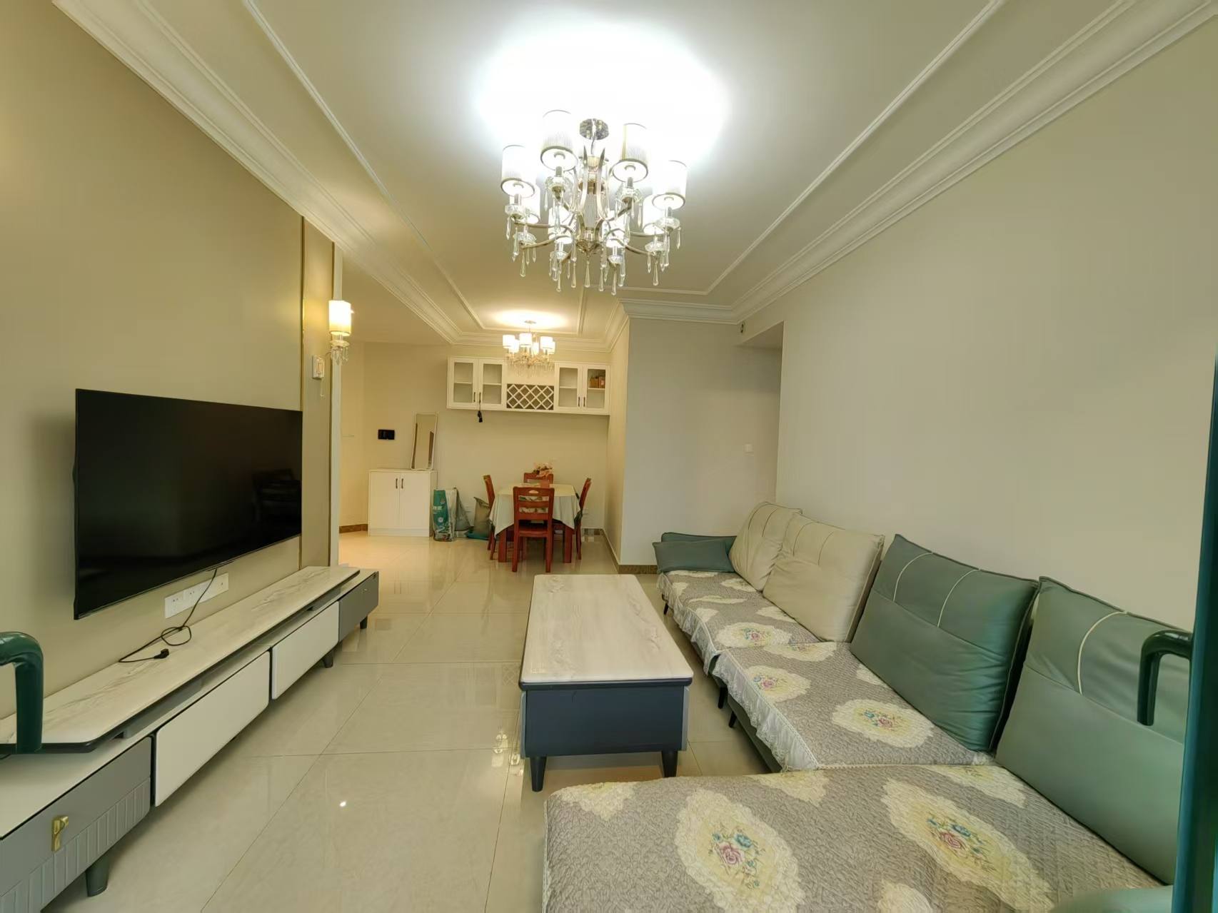 恒大绿洲  2室2厅1卫    2000.0元/月室内图