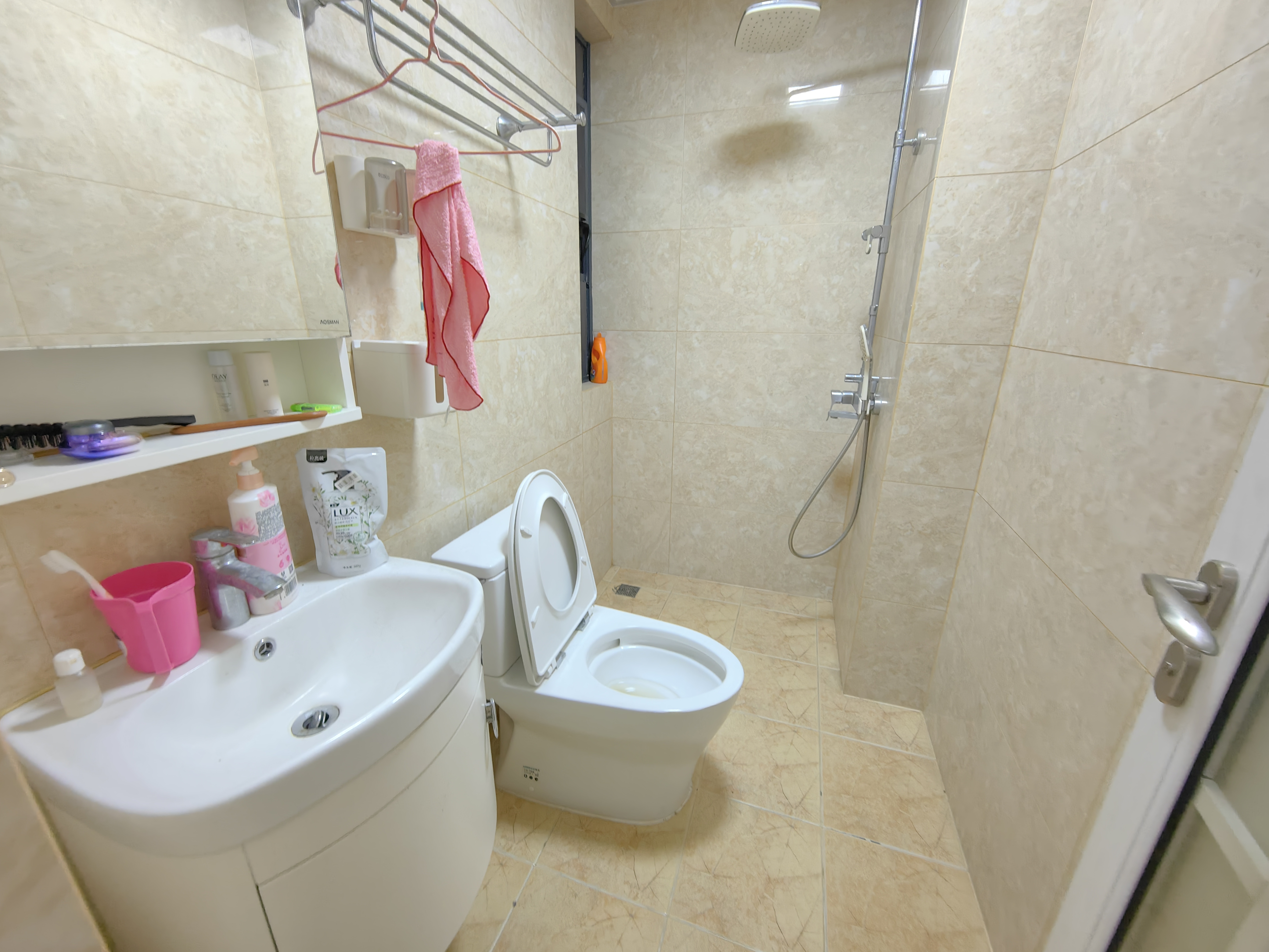 香榭花园 1室0厅0卫 180.0万 香榭花园 1室0厅0卫 180.0万客厅