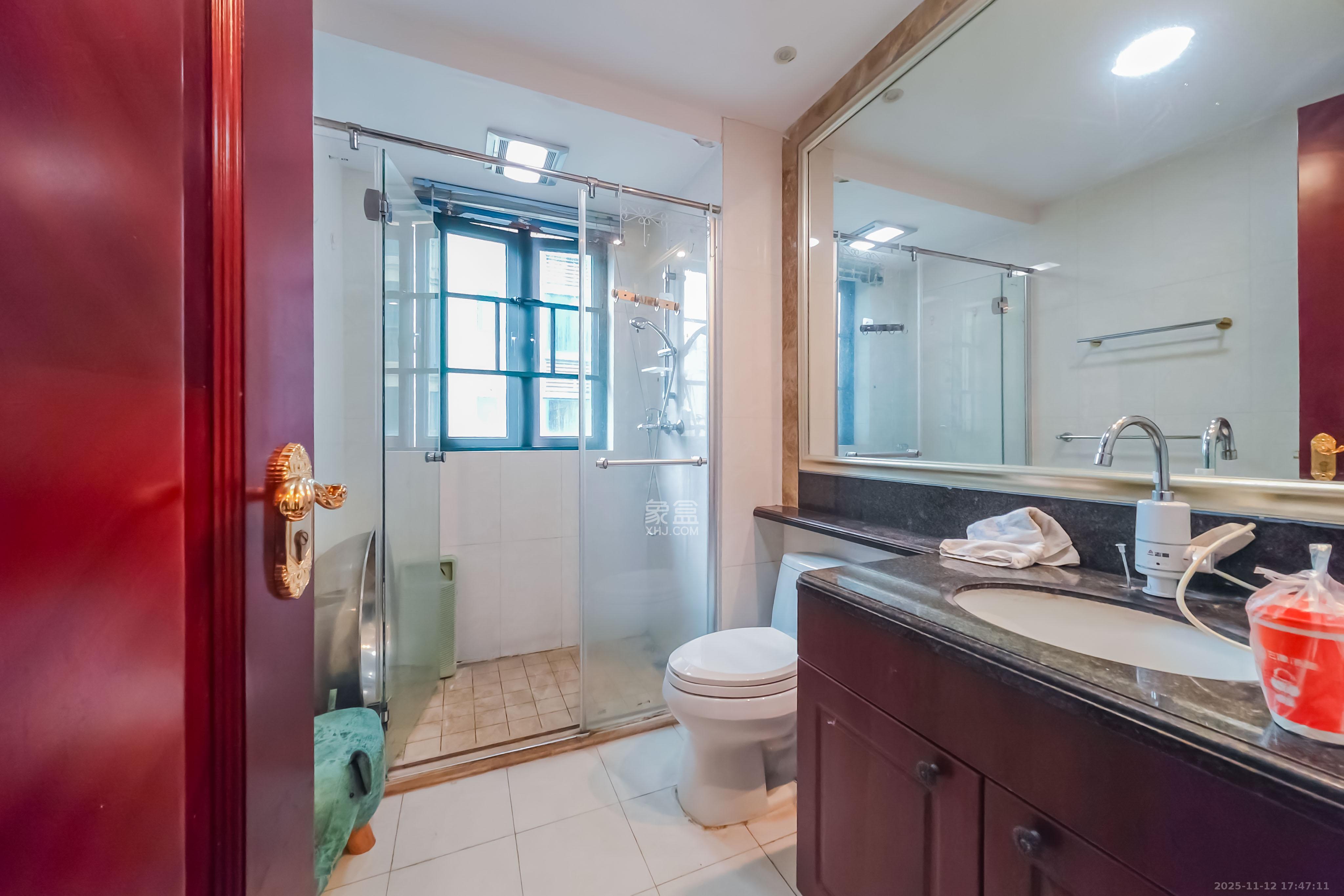 恒大绿洲  3室2厅1卫    128.0万卫生间