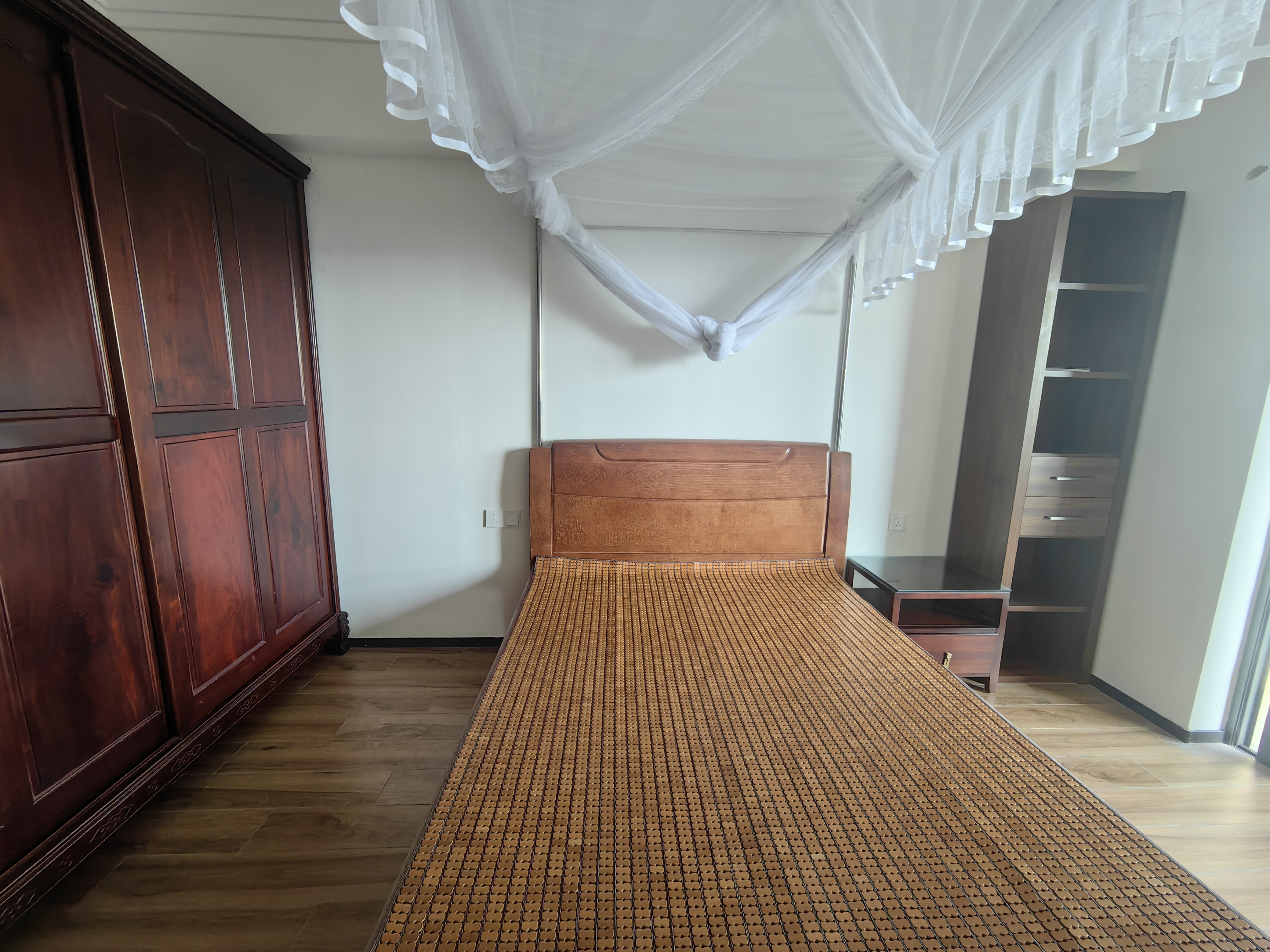 海府大院(海府路41号) 3室2厅2卫 3200.0元/月 海府大院(海府路41号) 3室2厅2卫 3200.0元/月室内图