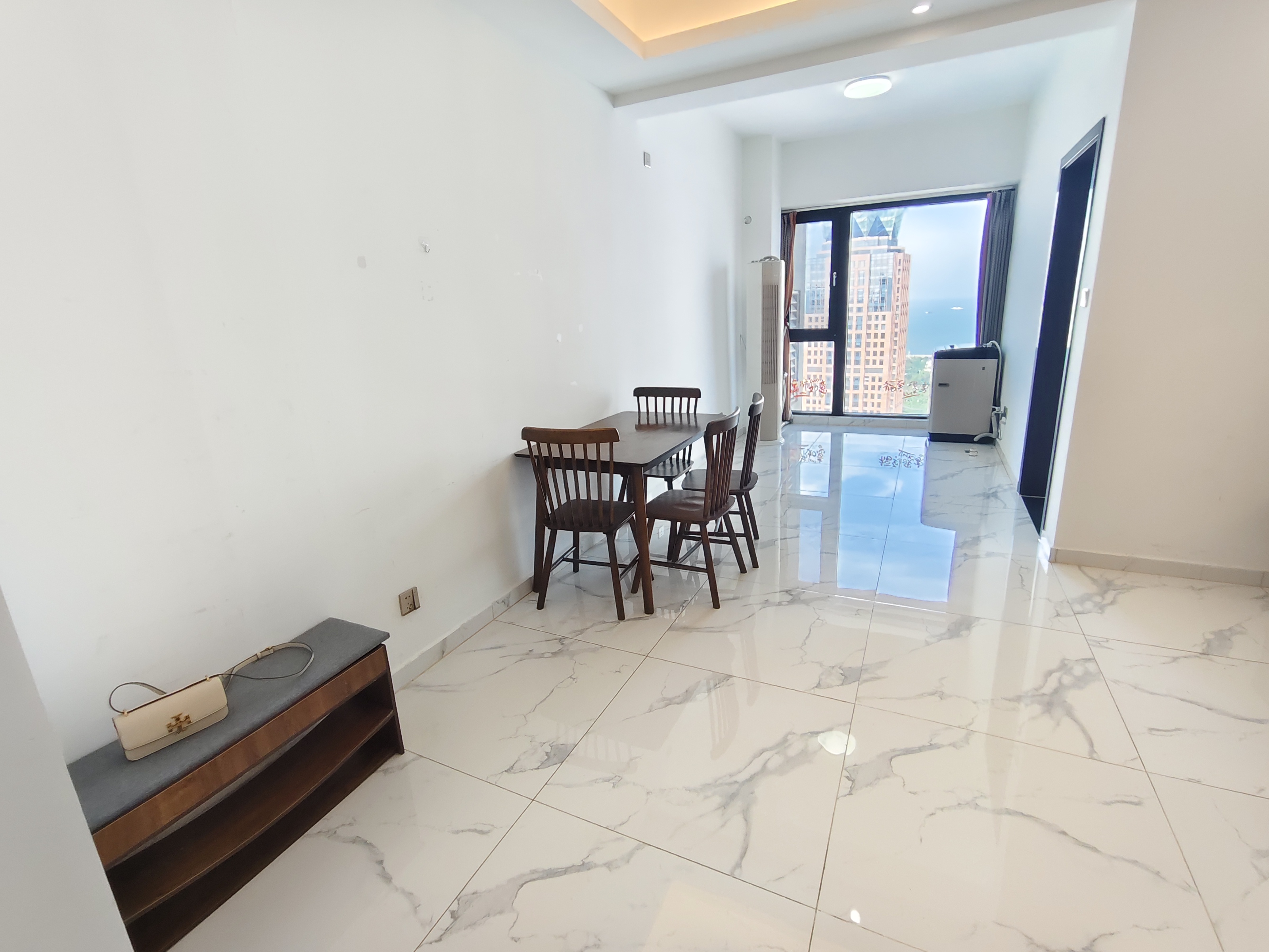 华润中心 2室2厅1卫 4000.0元/月 华润中心 2室2厅1卫 4000.0元/月室内图