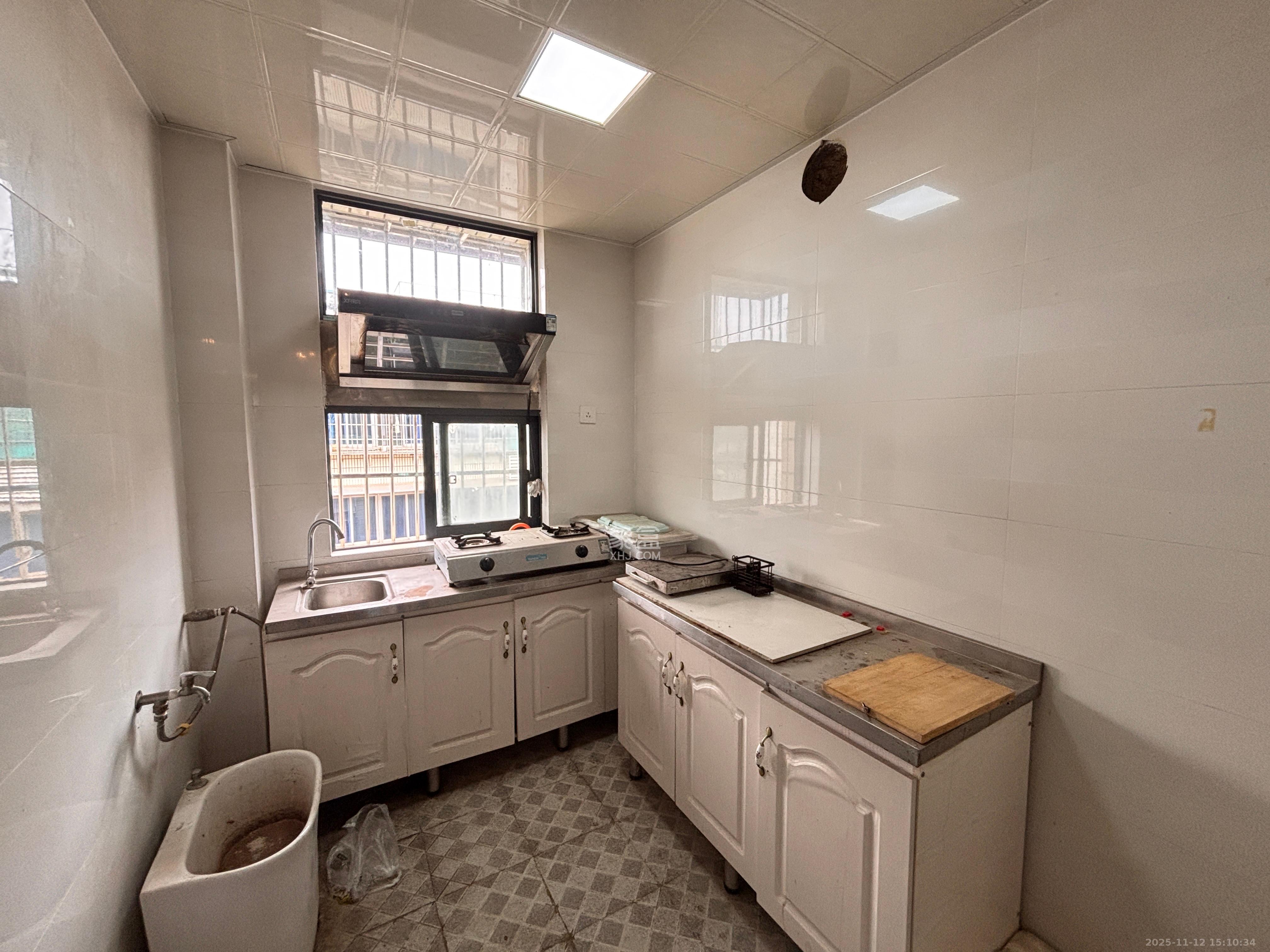 南苑花园  3室2厅1卫    1600.0元/月室内图